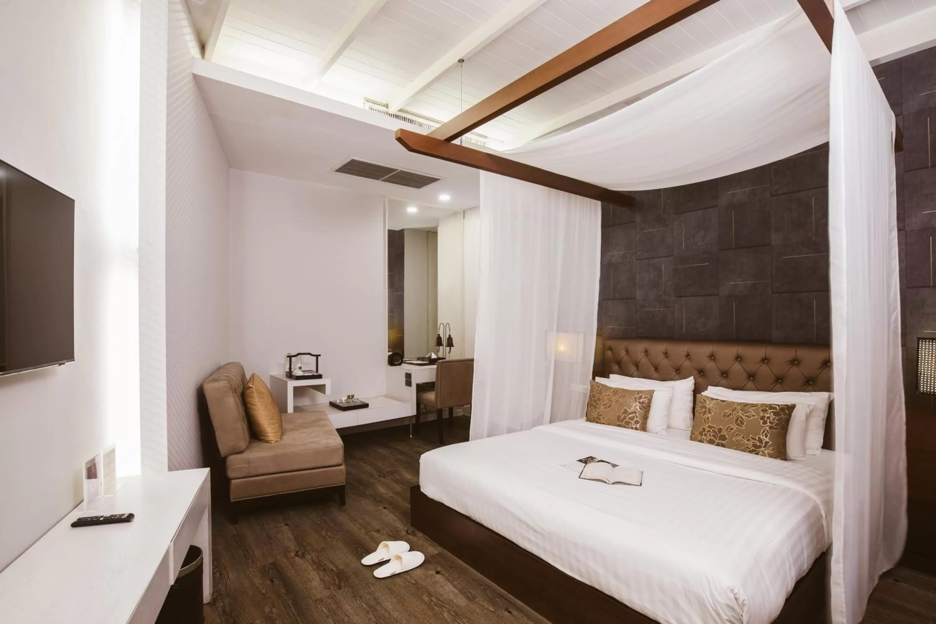 Bed in De Chai Colonial Hotel & Spa - SHA Plus