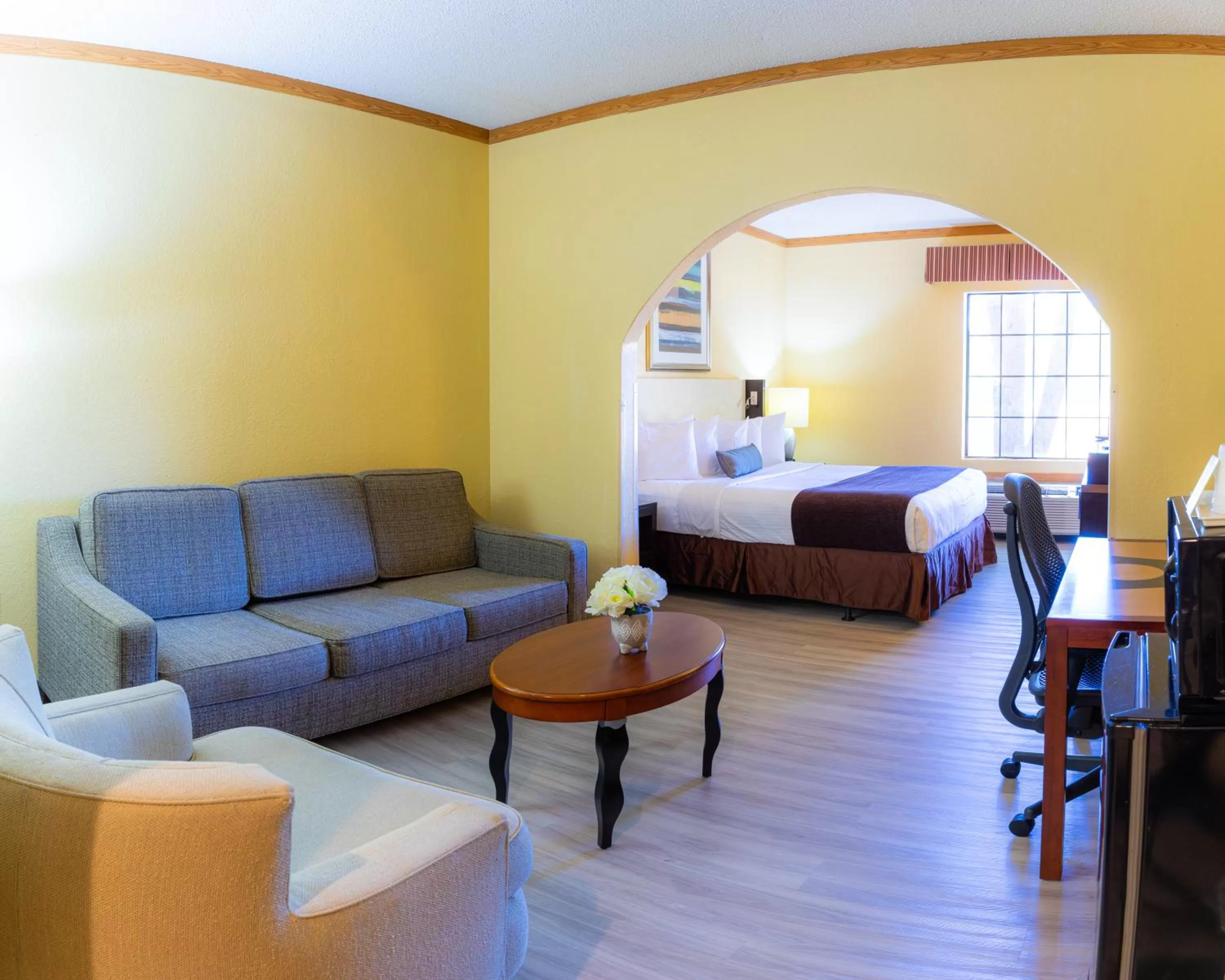 Living room, Bed in Baymont by Wyndham Hinesville Fort Stewart Area