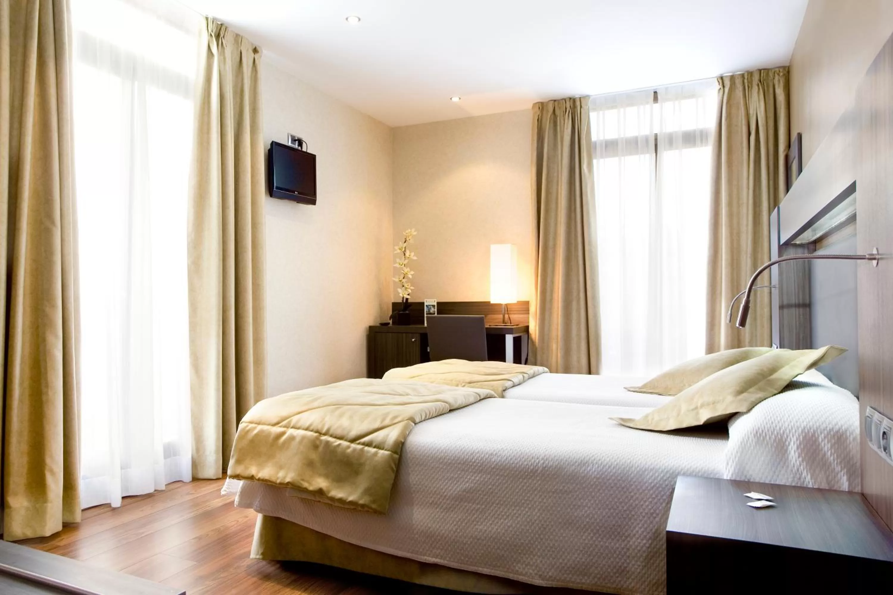 Photo of the whole room, Bed in Hotel Oasis