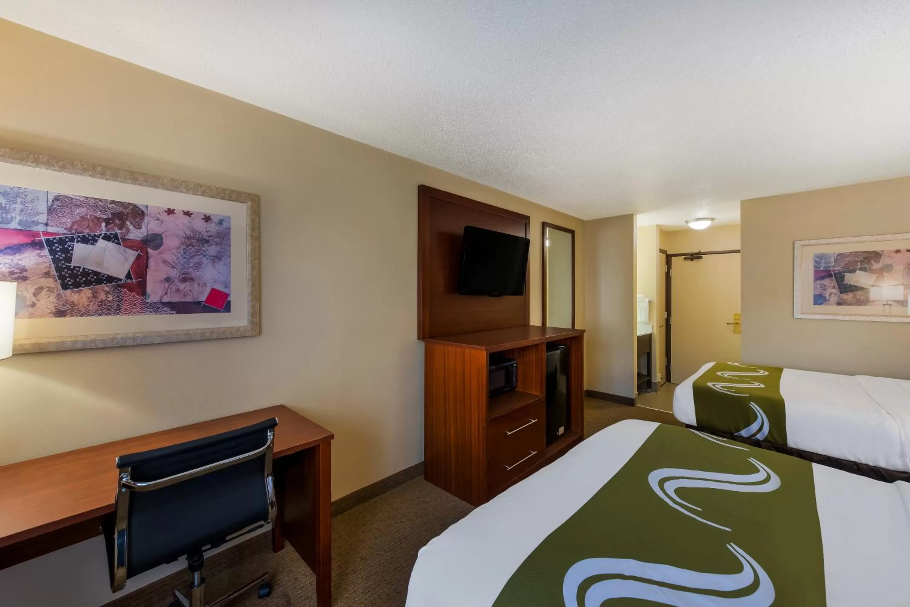 Bed in Quality Inn Marysville