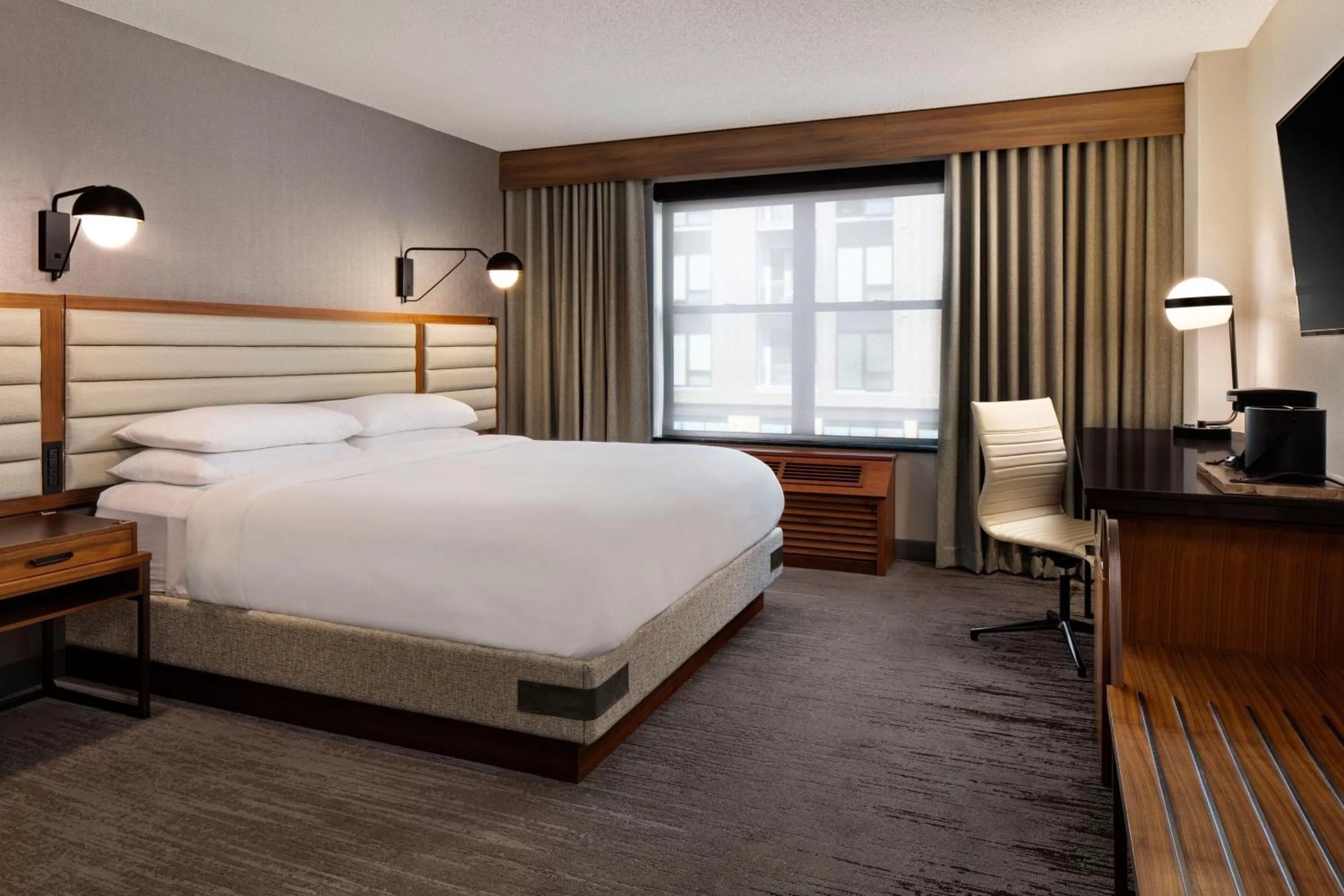 Photo of the whole room, Bed in Renaissance Minneapolis Hotel, The Depot