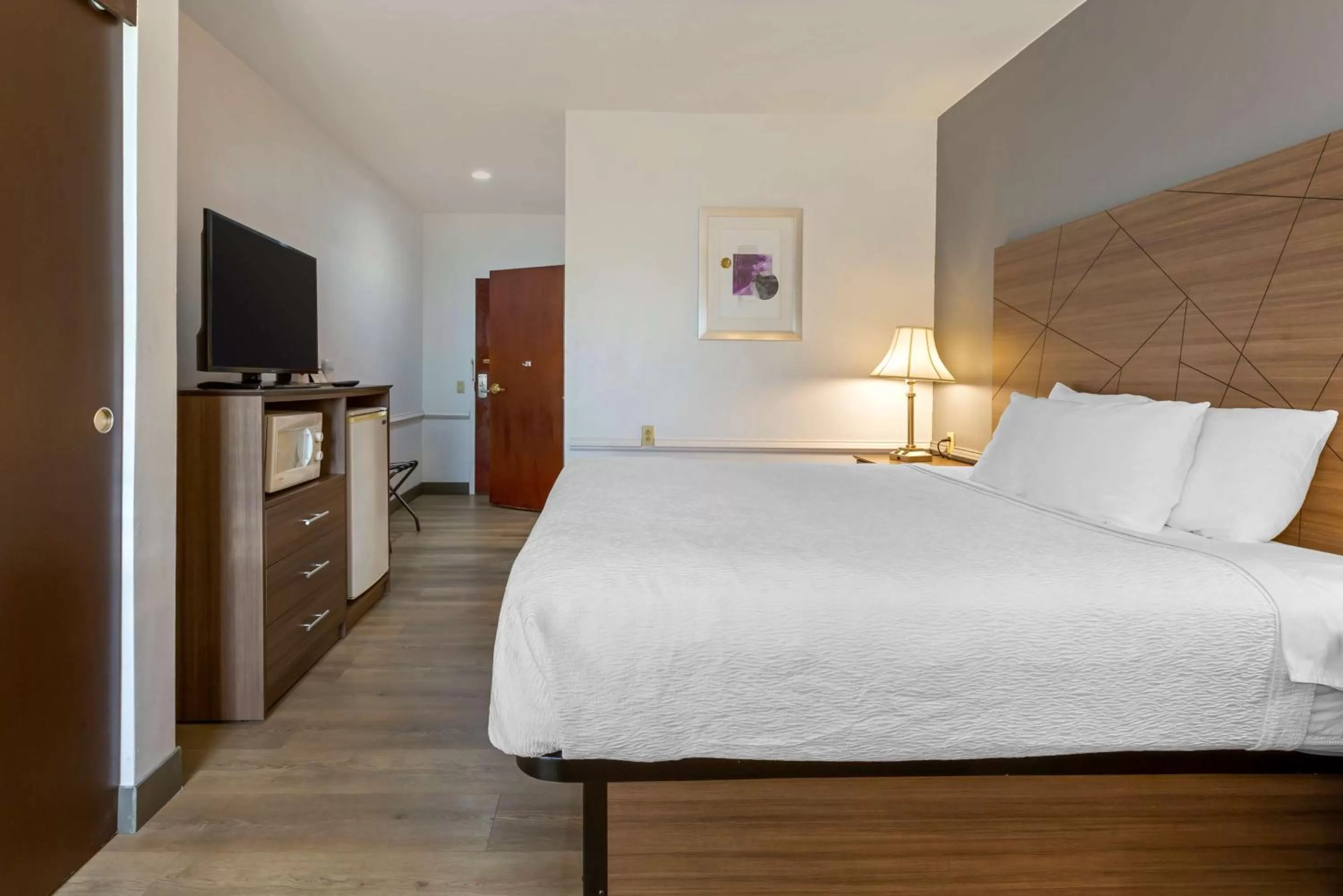 Bedroom in Best Western Plus South Hill Inn