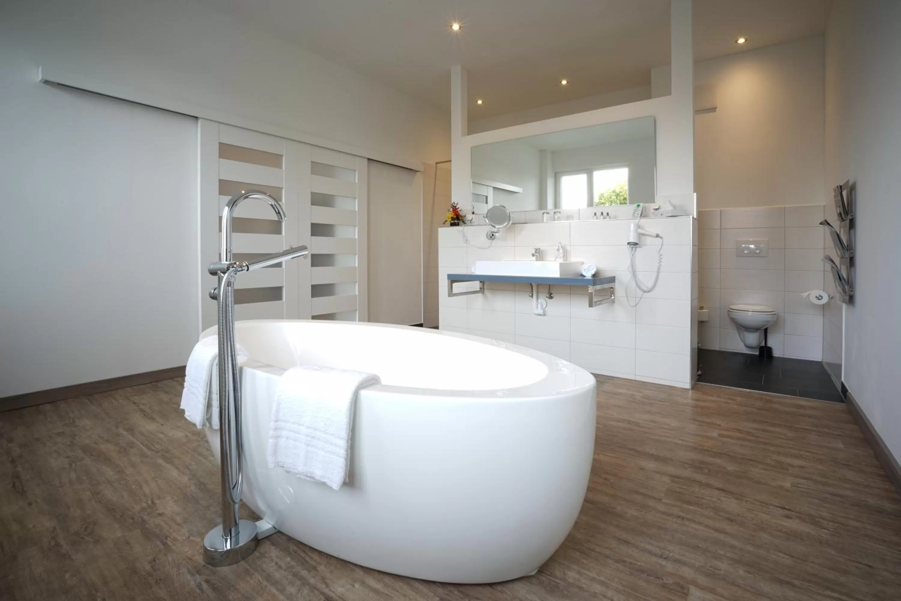 Bathroom in Ruhr Inn Hotel