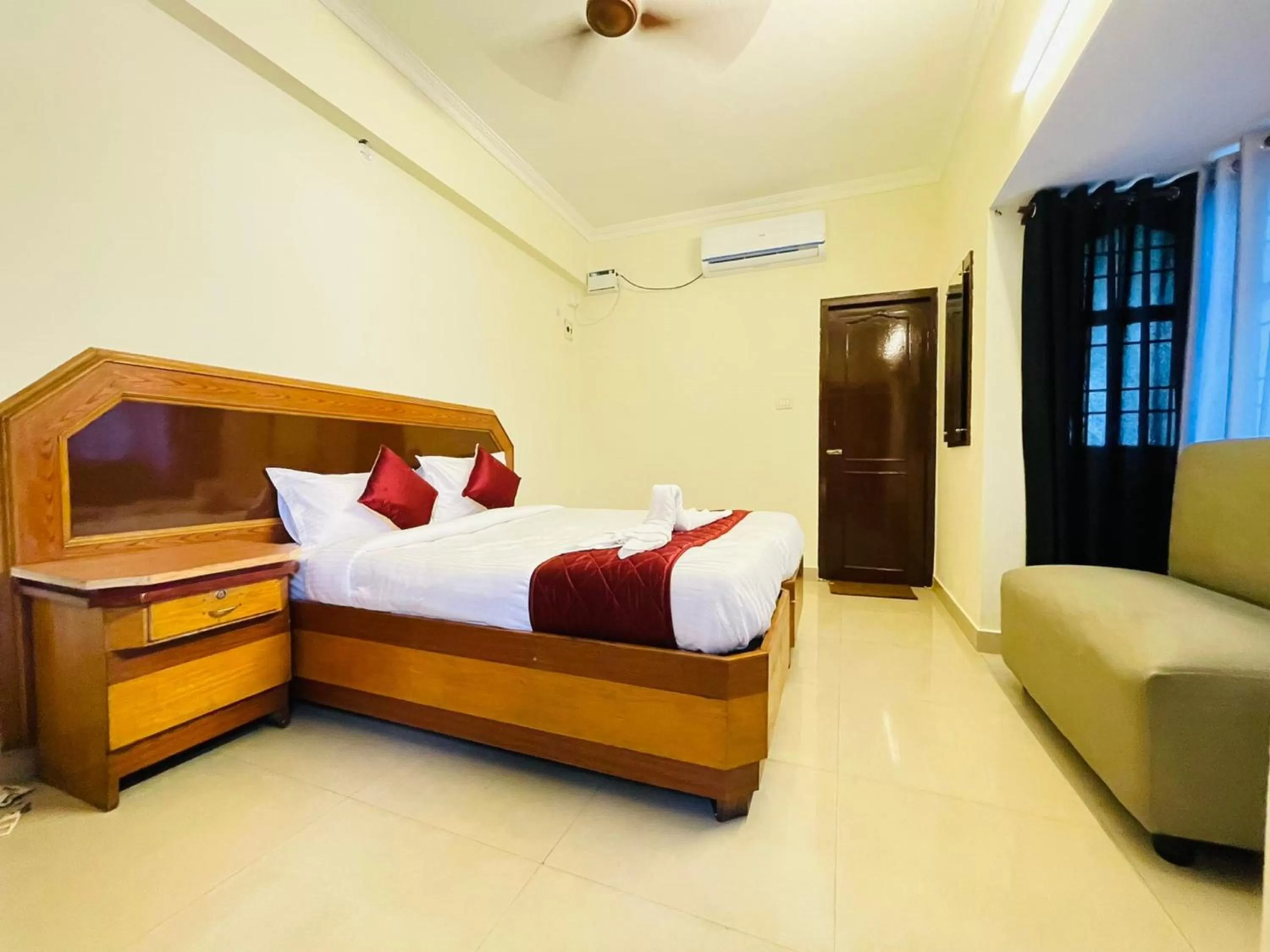 Photo of the whole room in Half Moon Inn