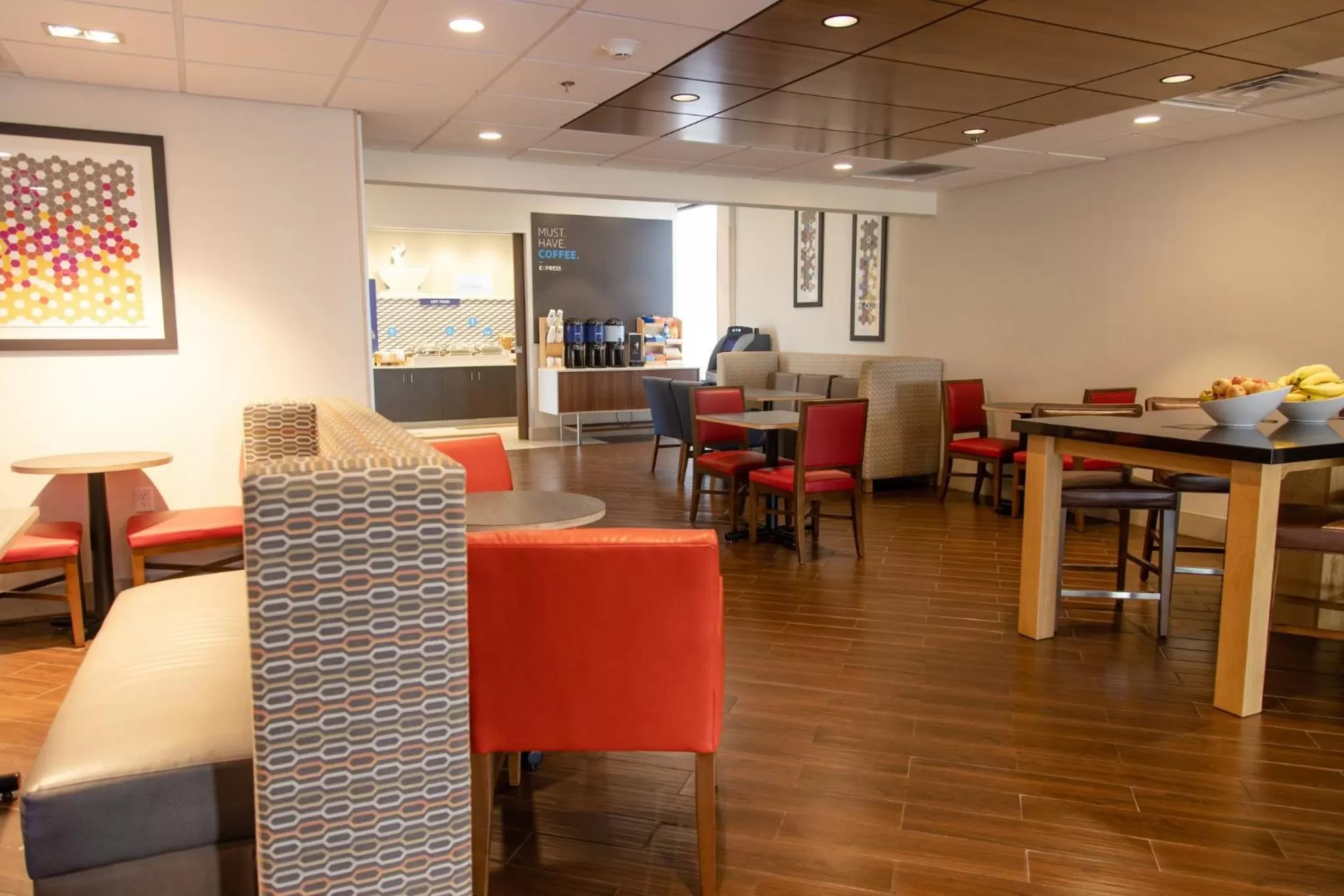 Breakfast in Holiday Inn Express Marshfield - Springfield Area by IHG