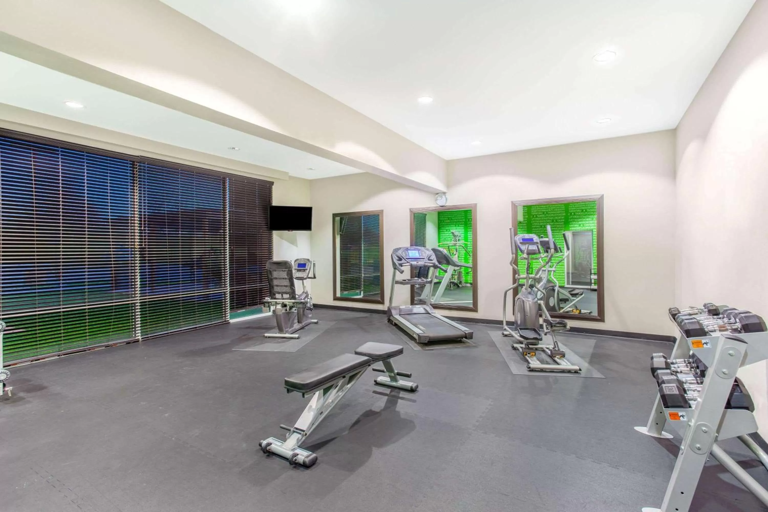 Fitness centre/facilities in La Quinta by Wyndham Luling