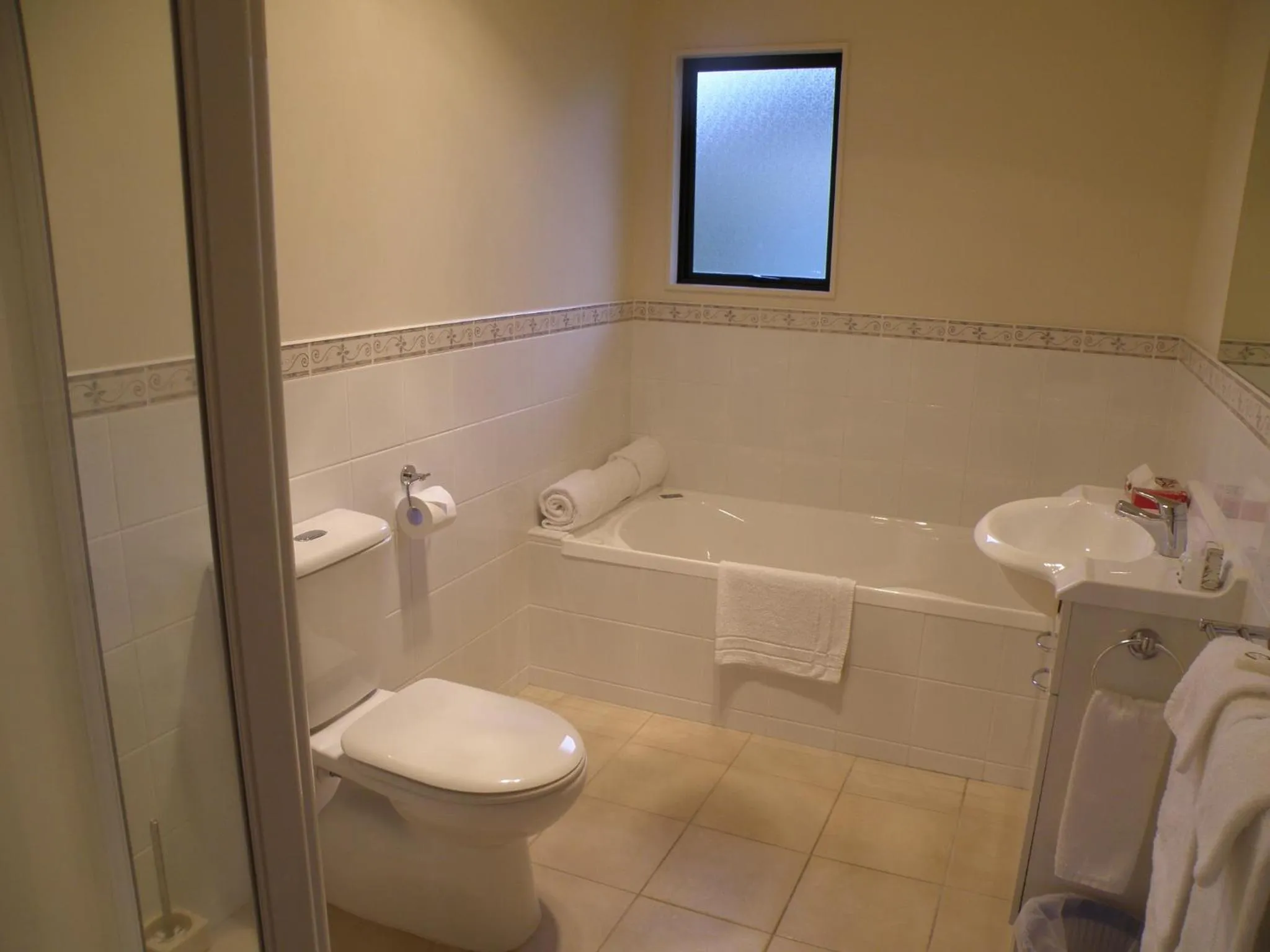 Bathroom in Stadium Motel