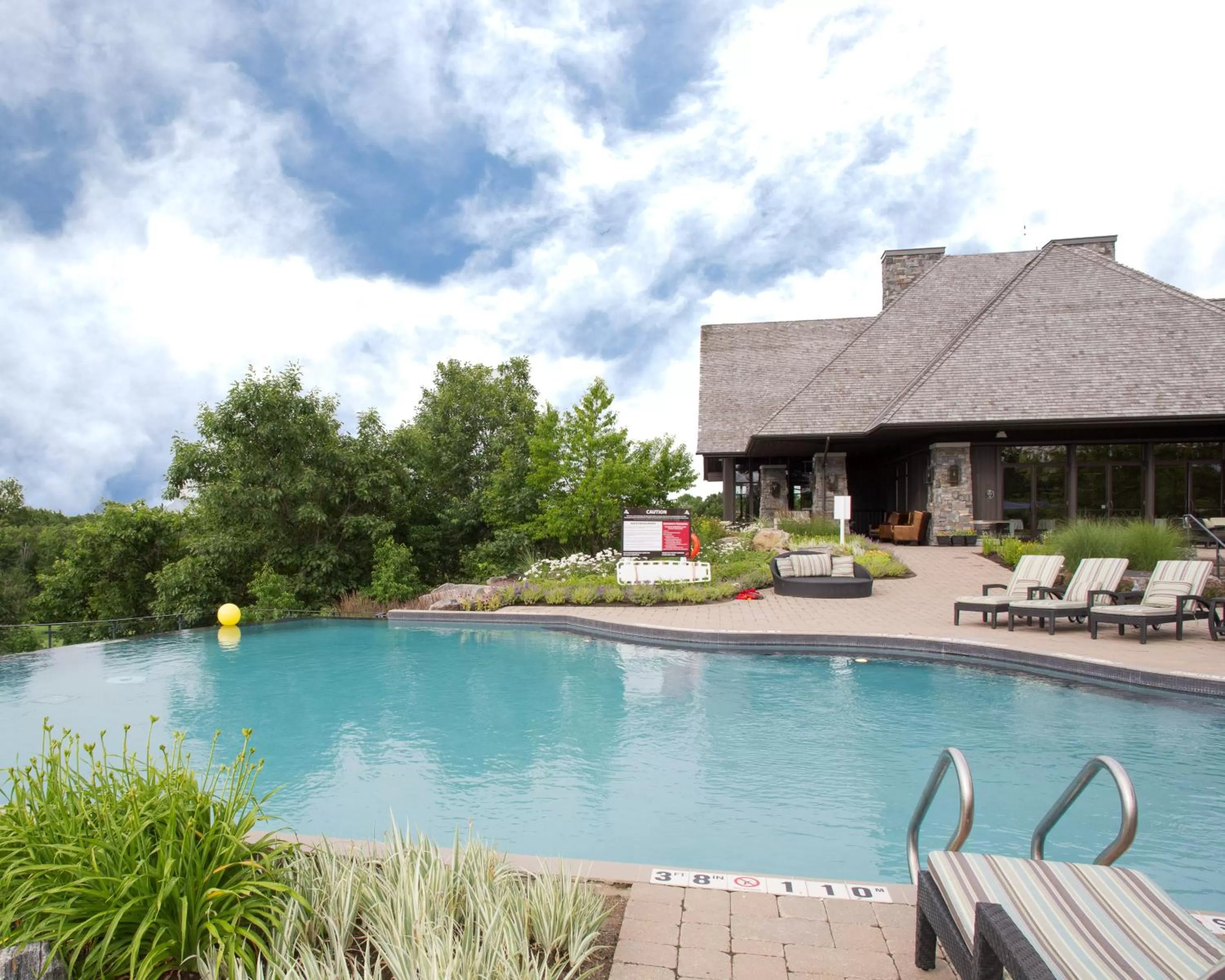 Swimming pool in Muskoka Bay Resort