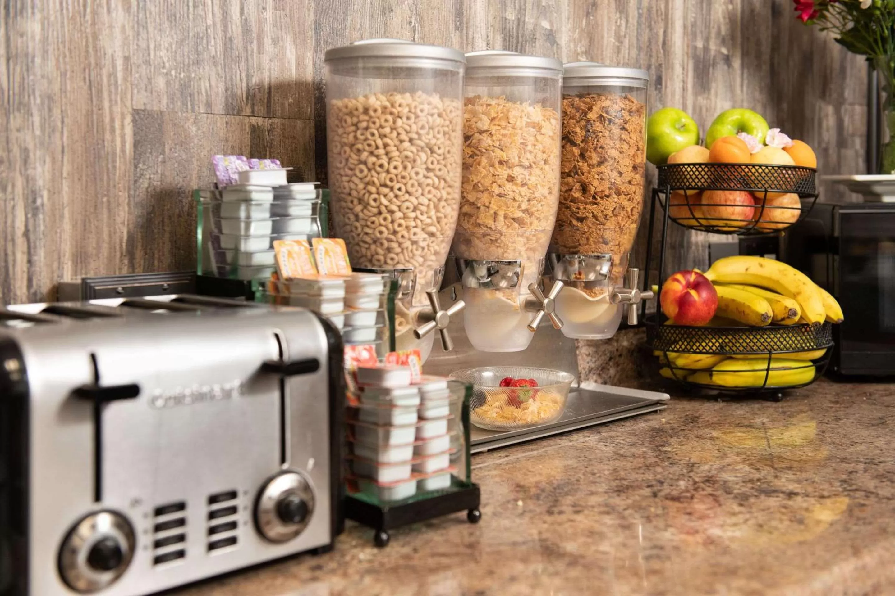 Breakfast in Rodeway Inn Middletown - Newport