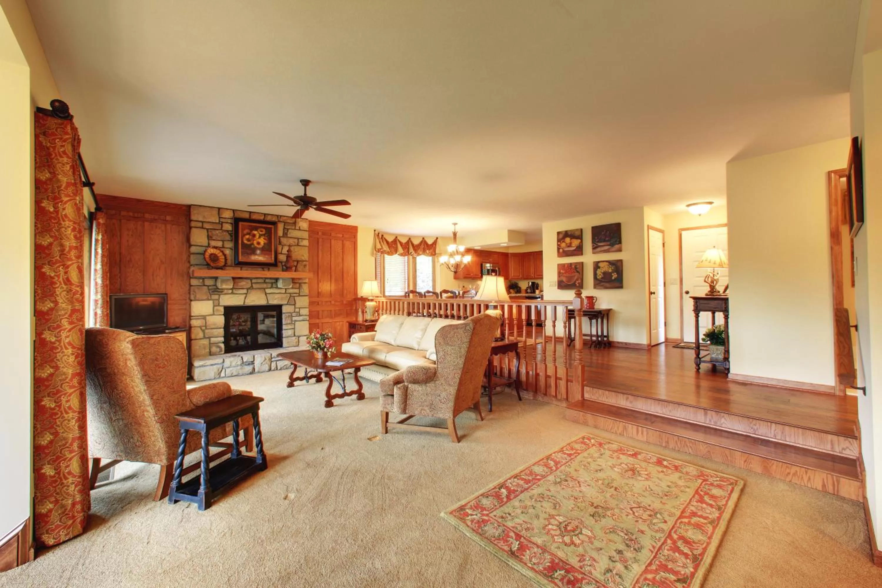 Living room, Restaurant/Places to Eat in Chetola Resort Condominiums