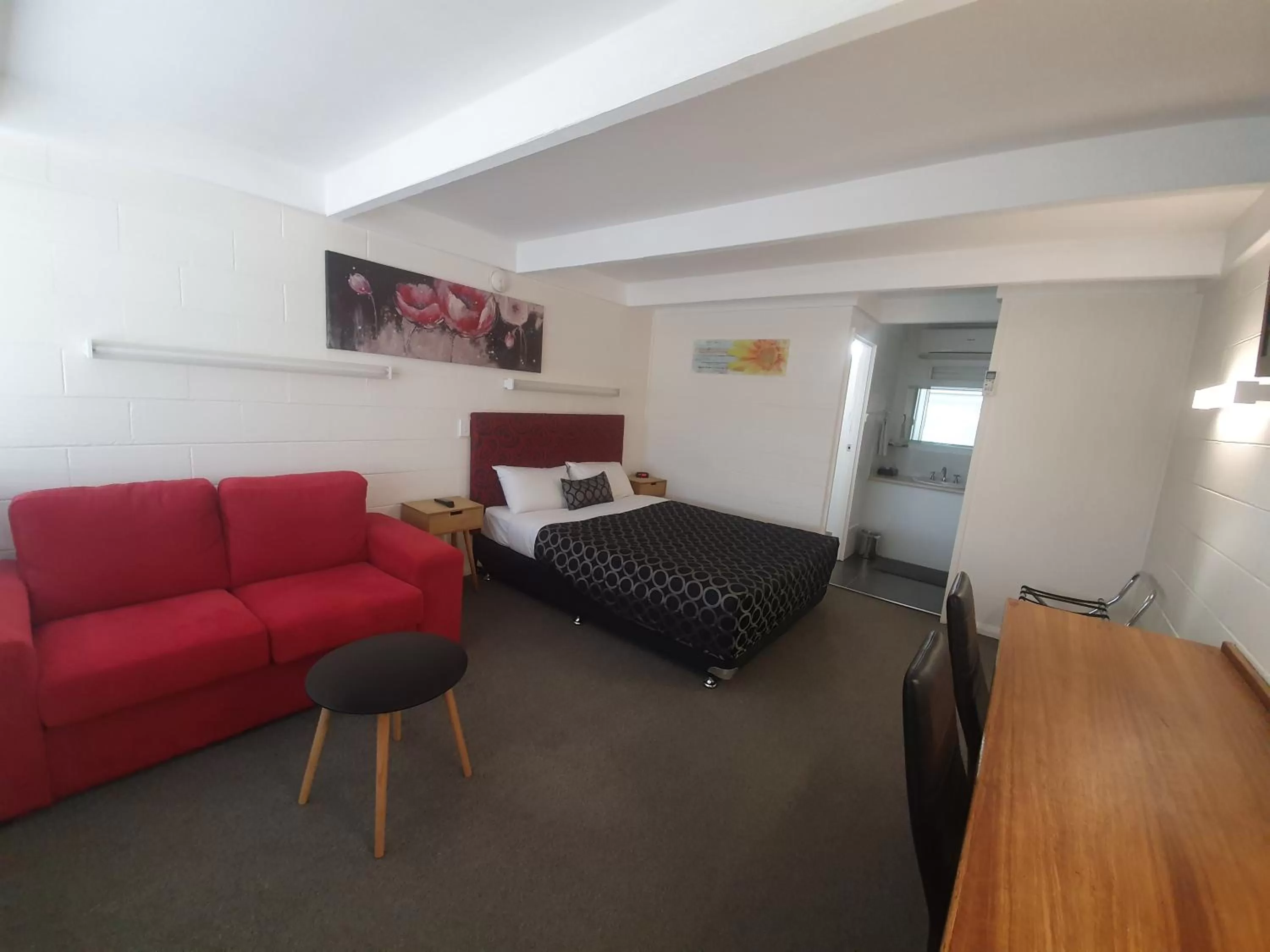 Bed in Charles Sturt Motor Inn