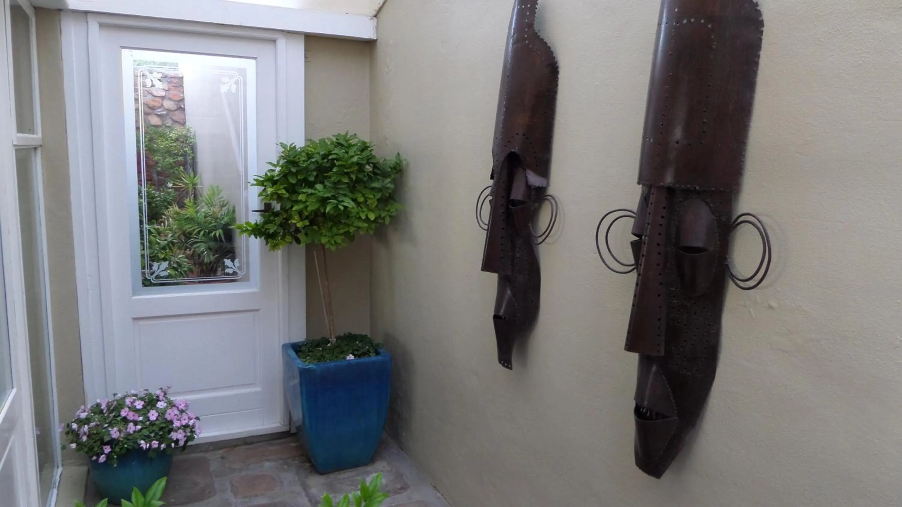 Facade/entrance in Moonglow Guesthouse