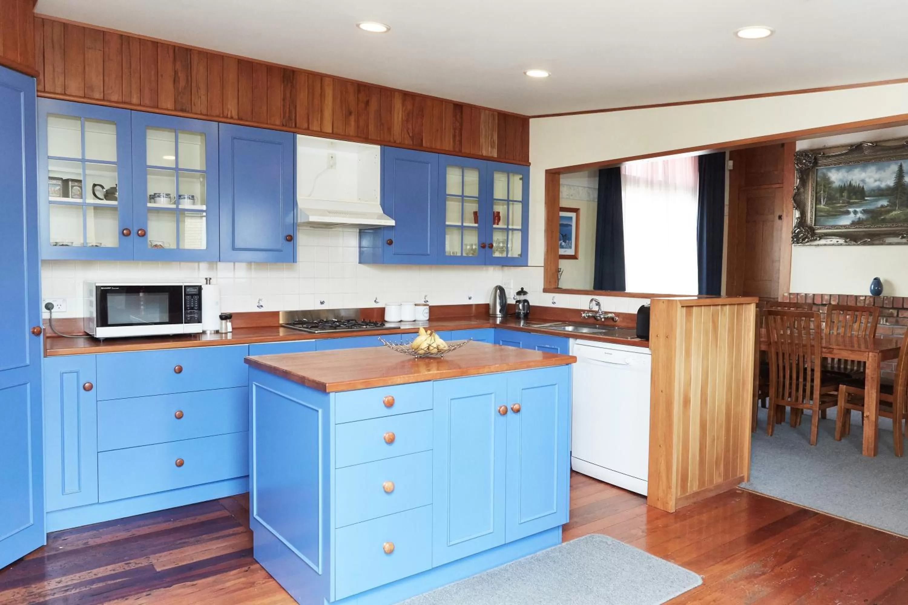 Admiral Court Motel & Apartments