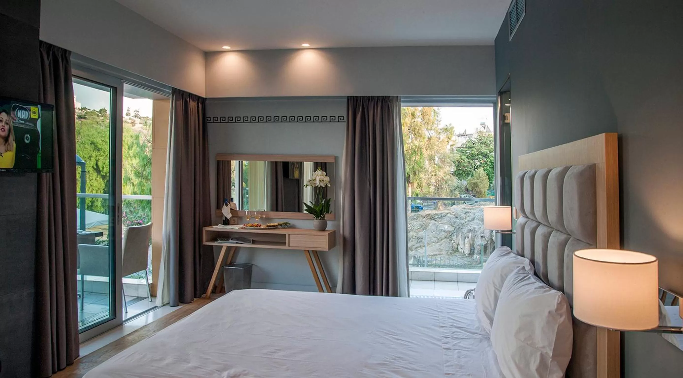 Bedroom, Bed in Hotel Thissio