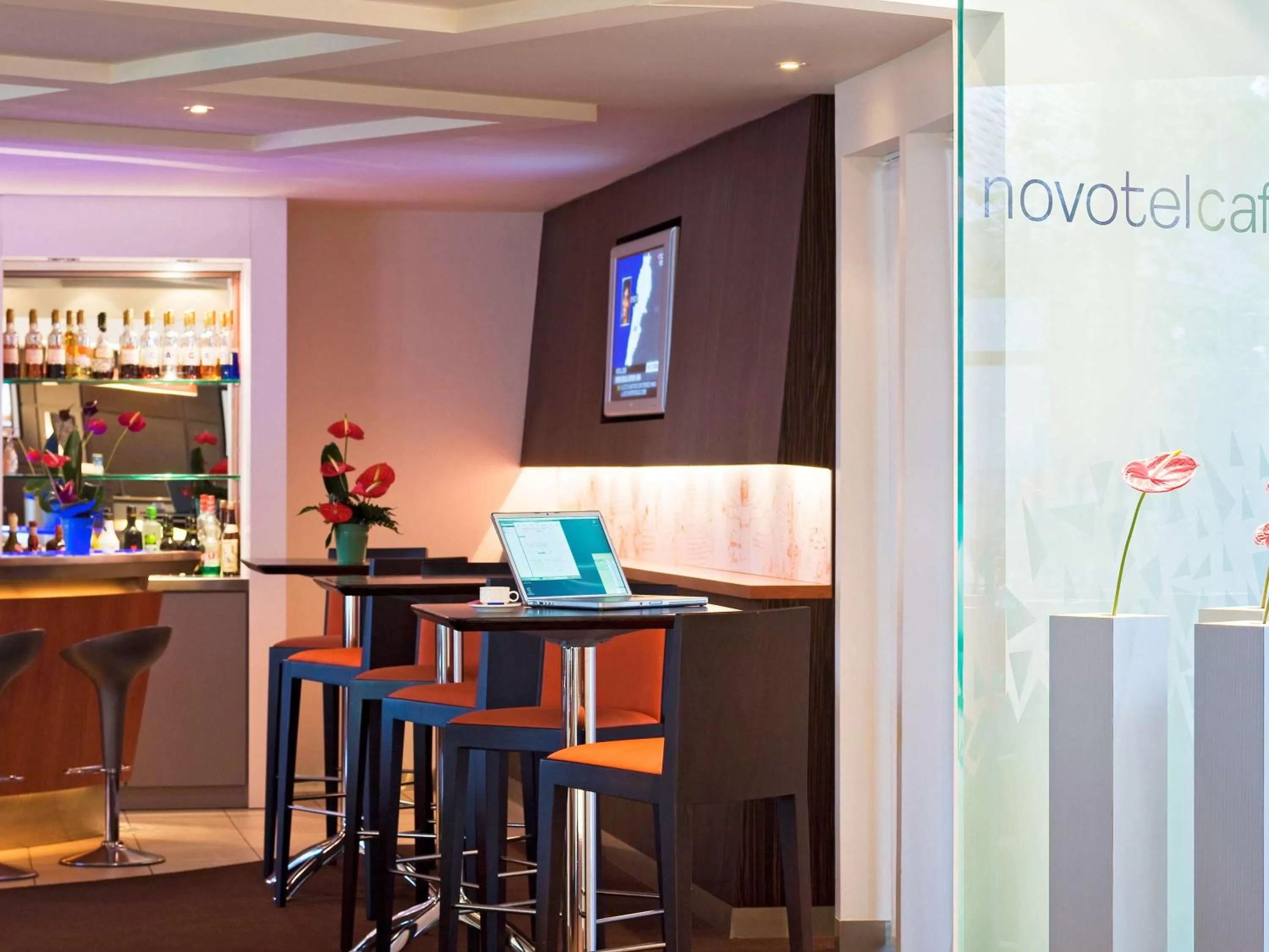 Lounge or bar in Novotel Amboise