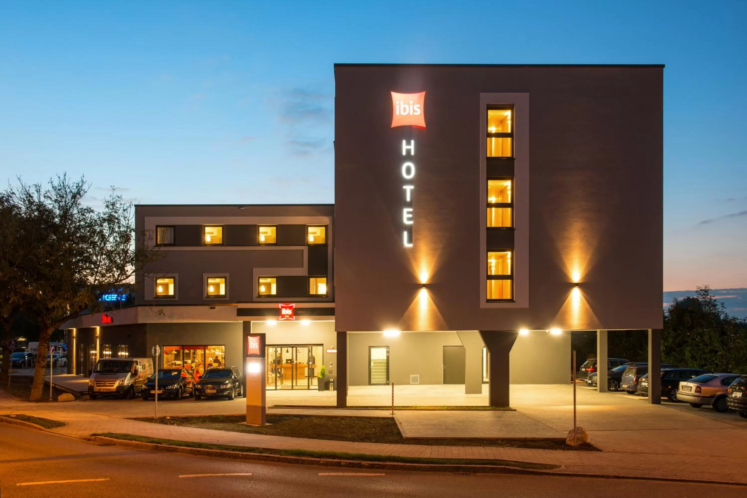 Facade/entrance in Ibis München Airport Süd
