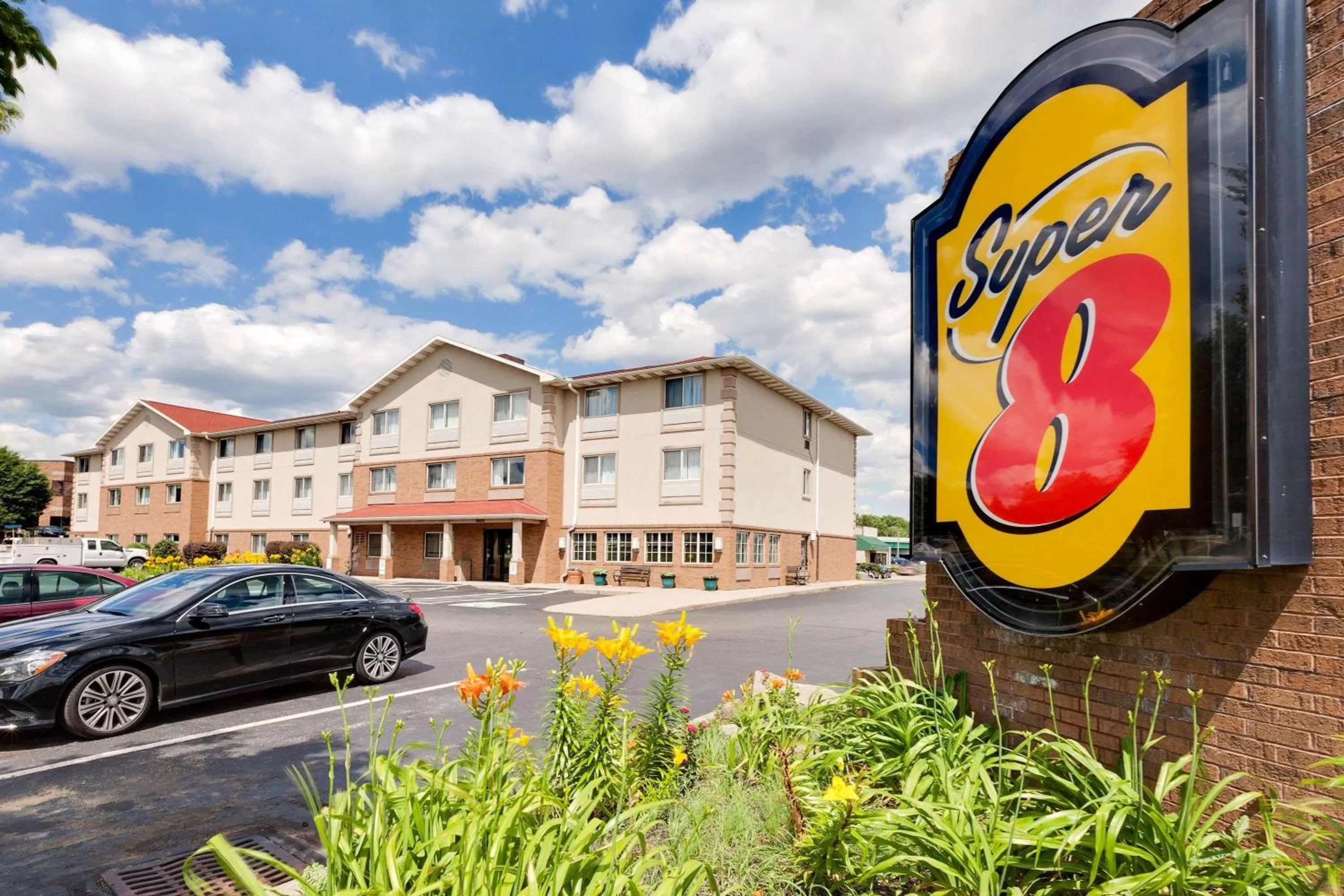 Property building in Super 8 by Wyndham Akron S/Green/Uniontown OH