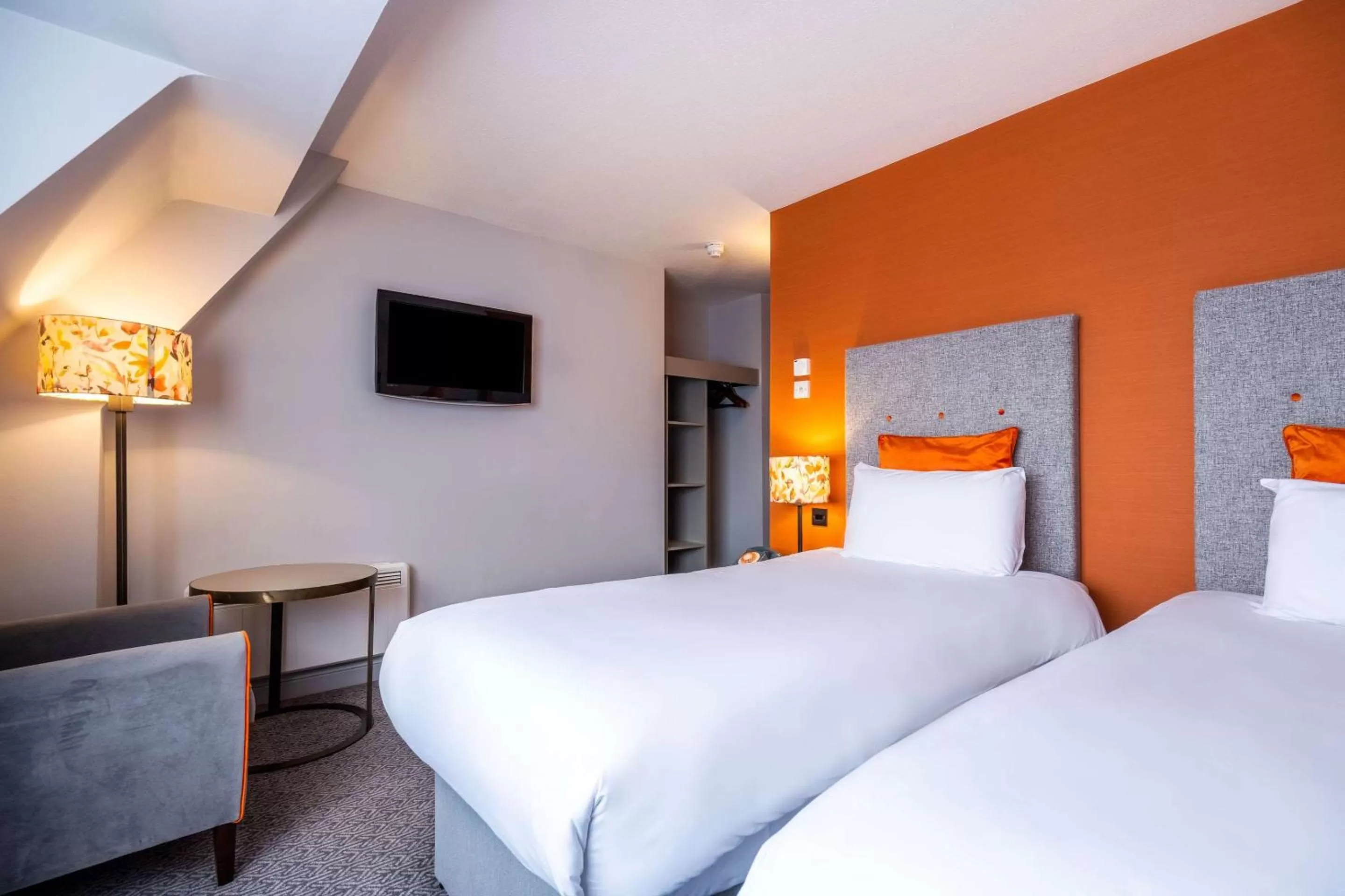 Photo of the whole room, Bed in Cedar Court Hotel Harrogate