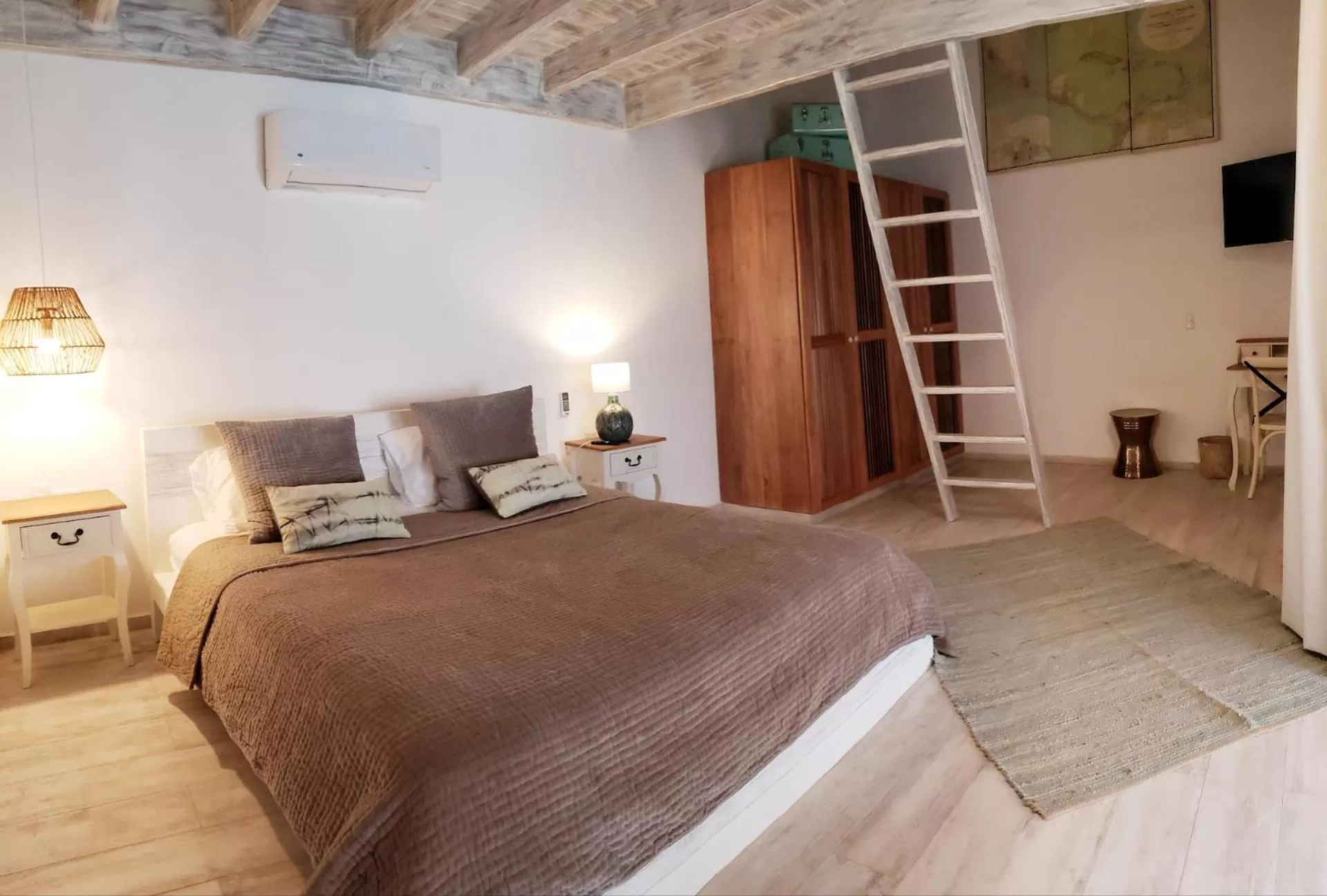 Bed in TAKUMA BOUTIK HOTEL