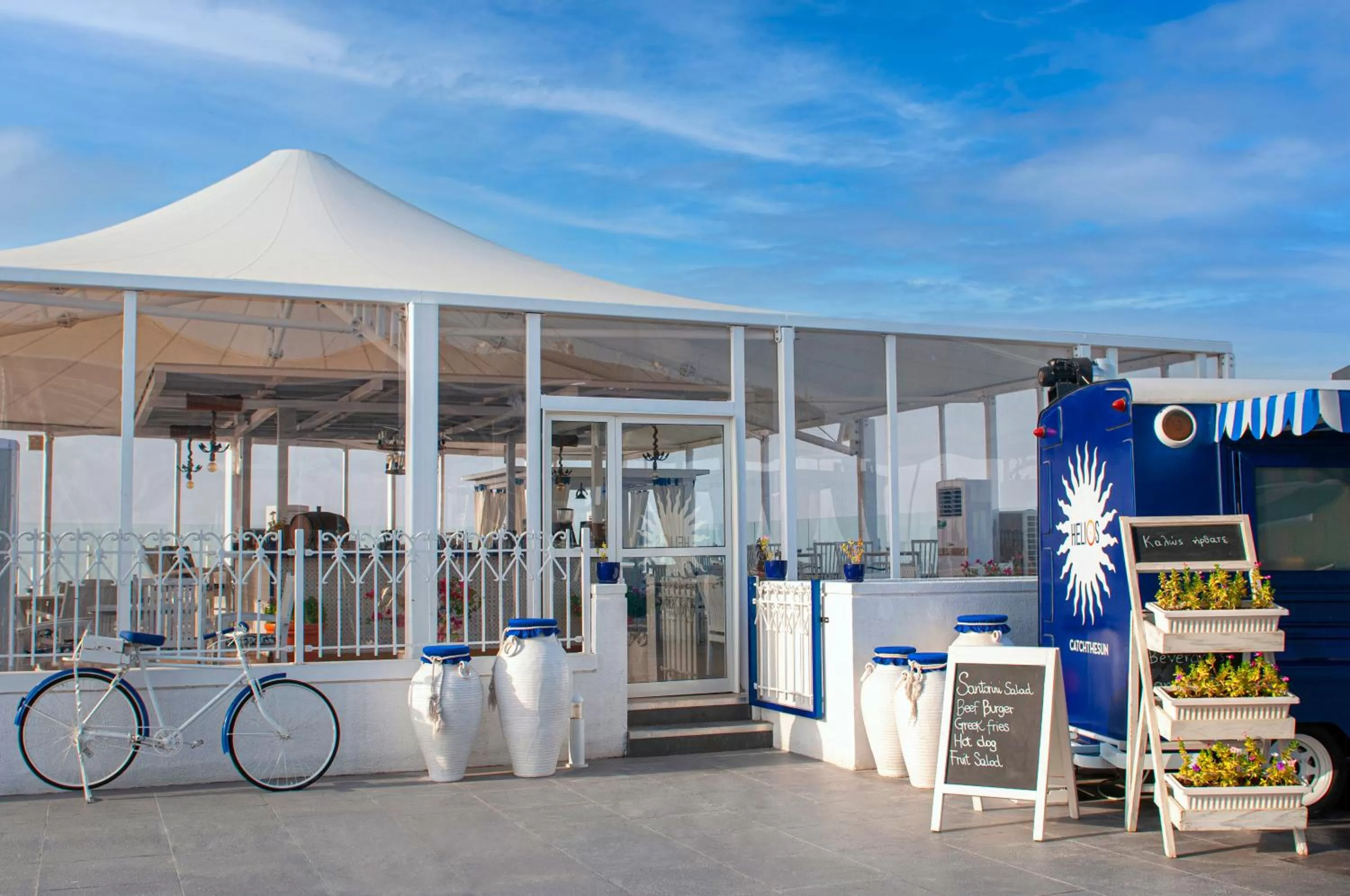 Restaurant/places to eat in Hyatt Regency Dubai - Corniche