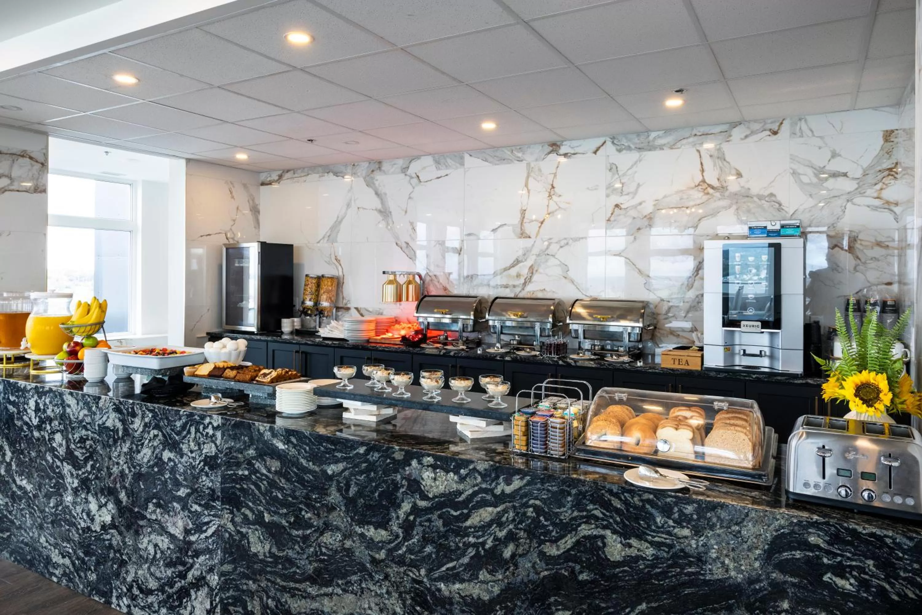 Food and drinks in Halifax Tower Hotel & Conference Centre, an Ascend Collection Hotel