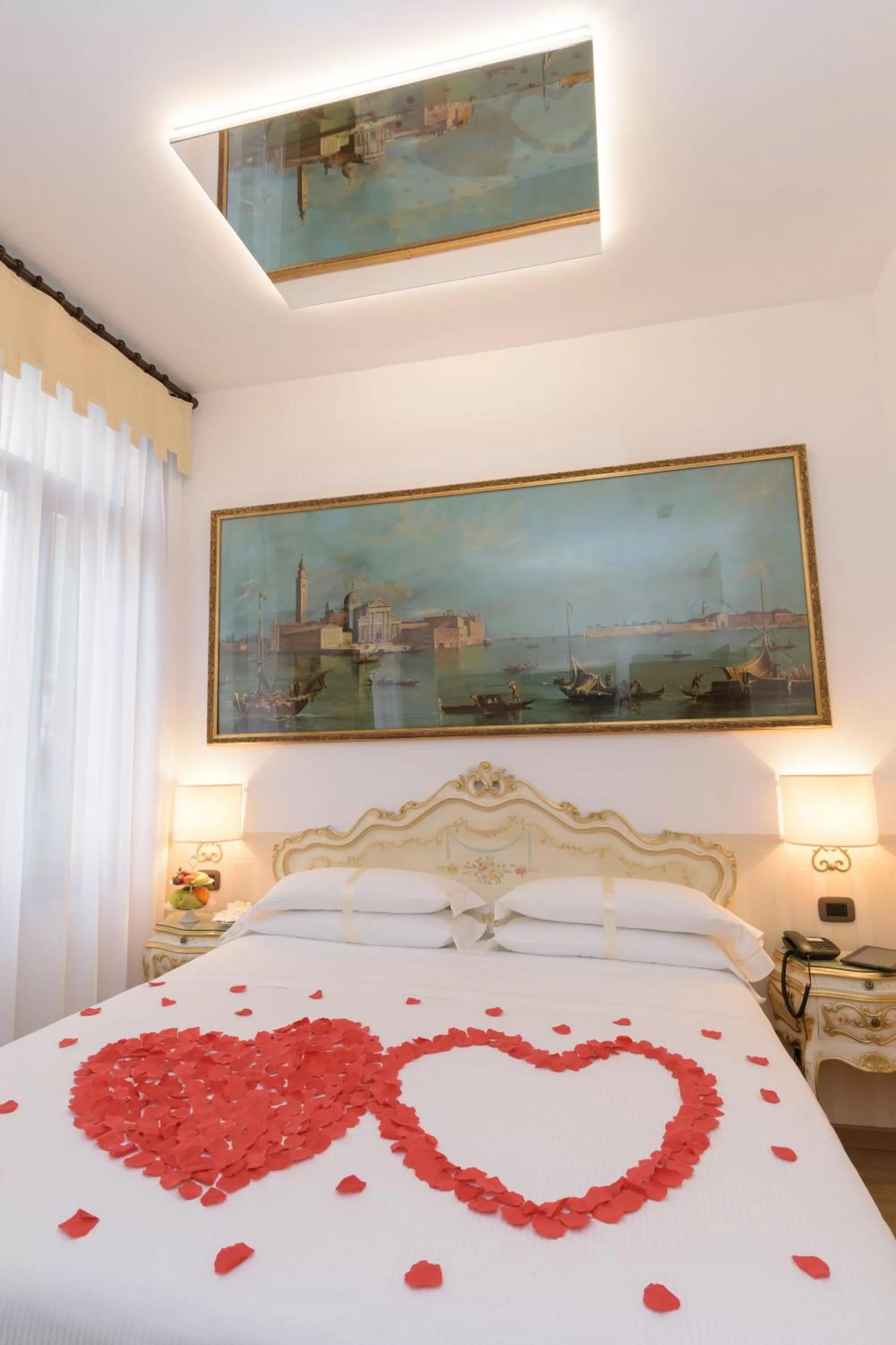 Photo of the whole room, Bed in UNAHOTELS Ala Venezia-Adults 16