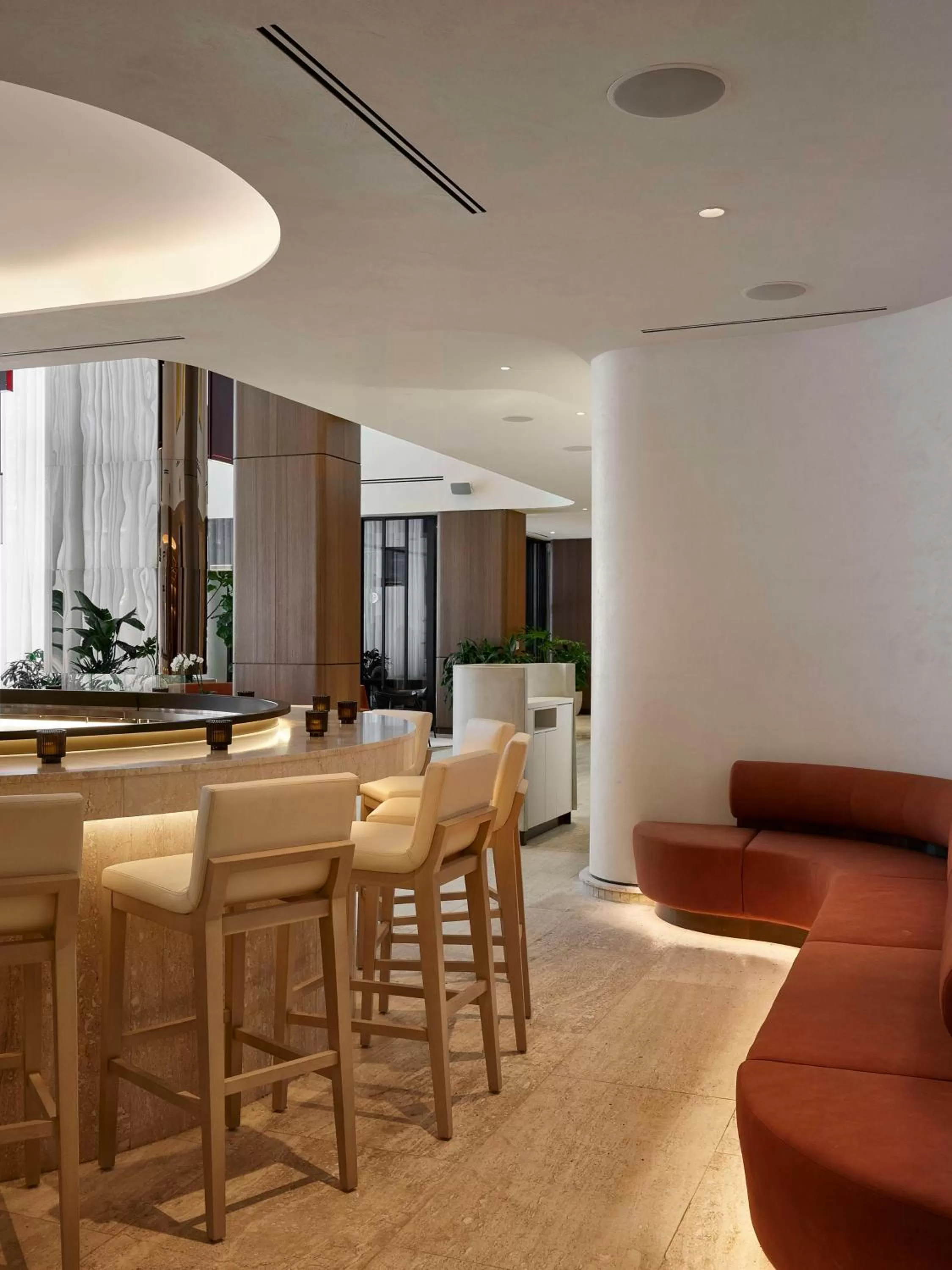 Lounge or bar in Vogue Hotel Montreal Downtown, Curio Collection by Hilton