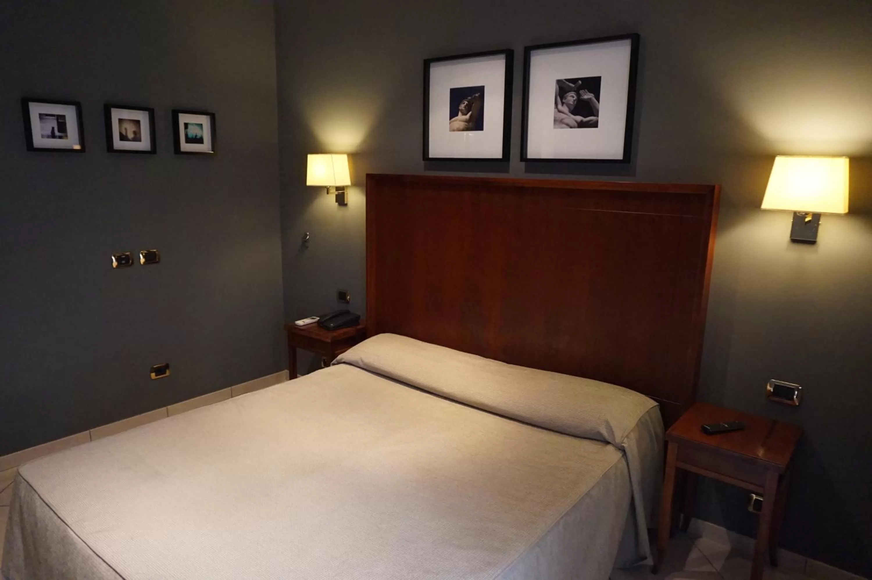 Bedroom, Bed in Hotel Taormina