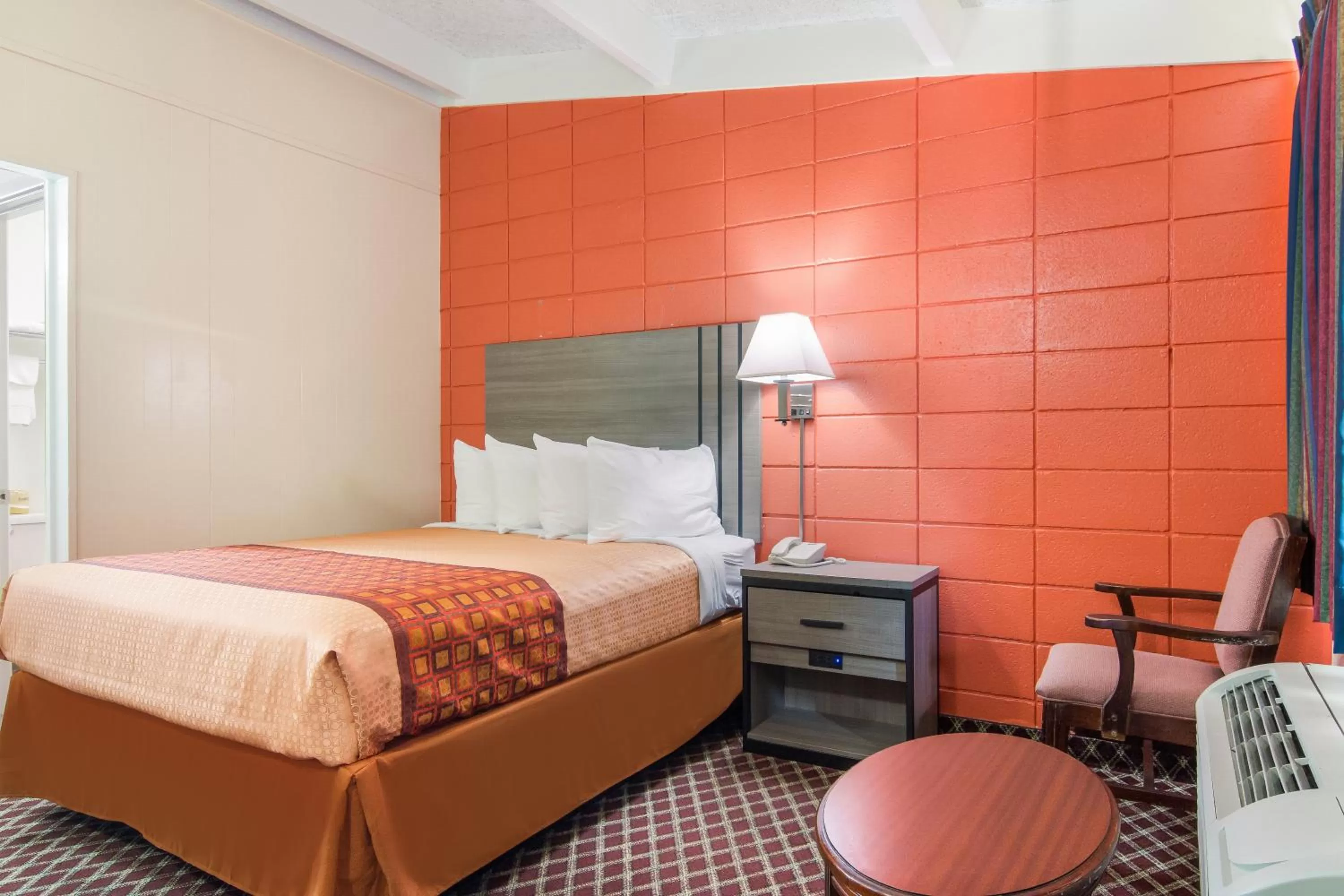 Bed in Rodeway Inn Nashville