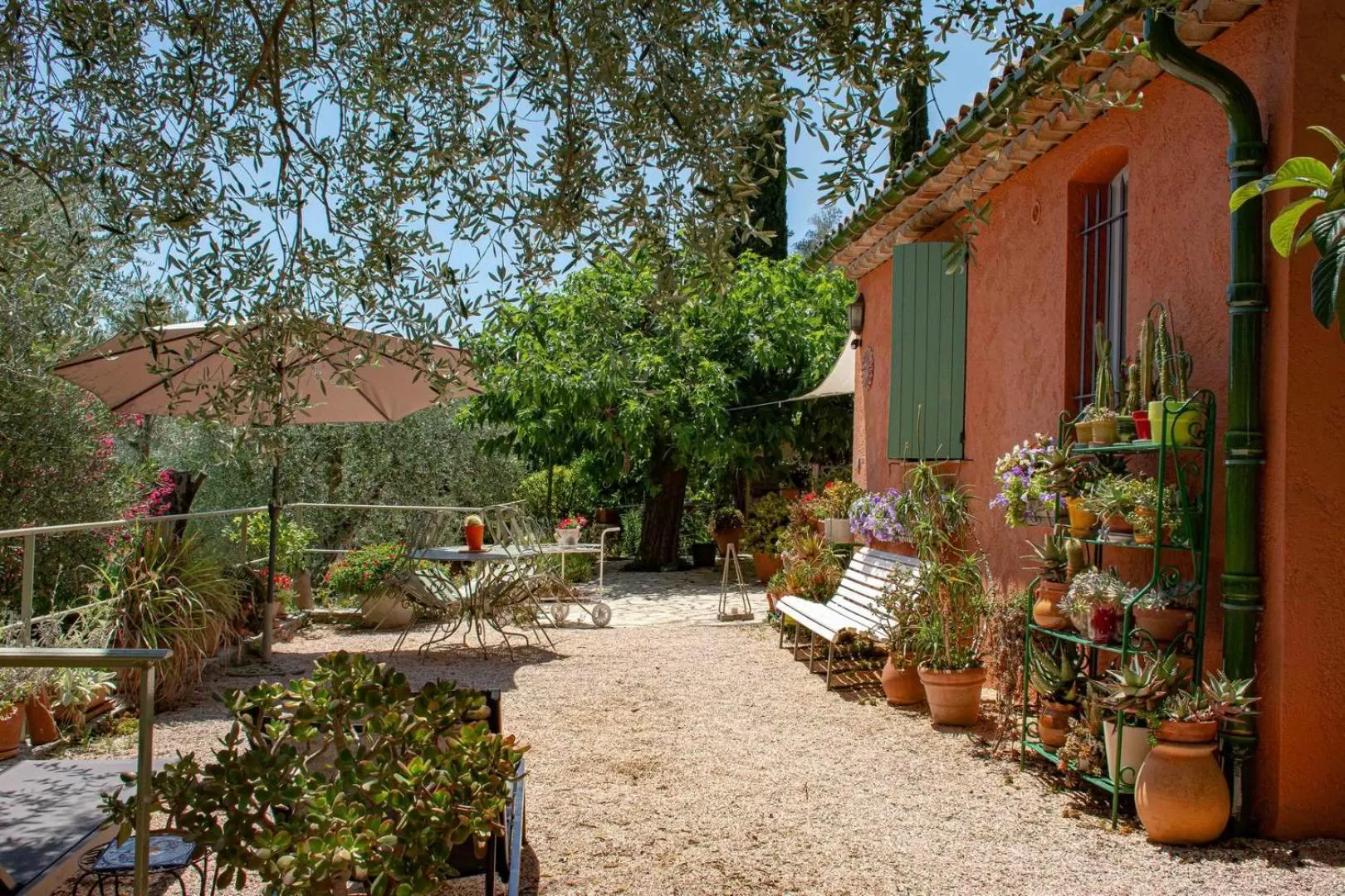 Le Clos des Oliviers 188 chemin du Hameau des Bourges 06650 Le Rouret