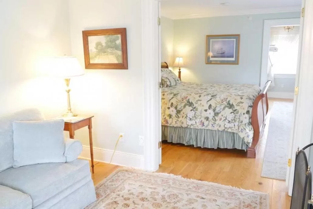 Bed in Compass Rose Inn