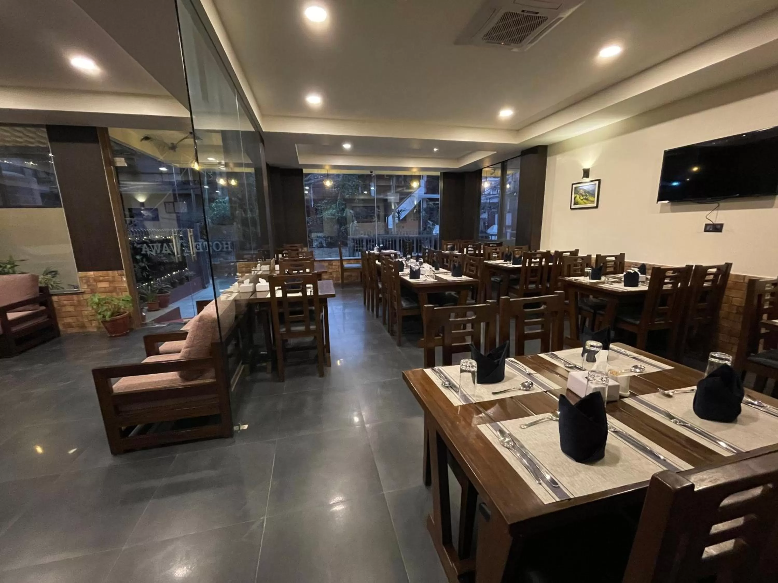 Restaurant/places to eat in Hotel Wawa