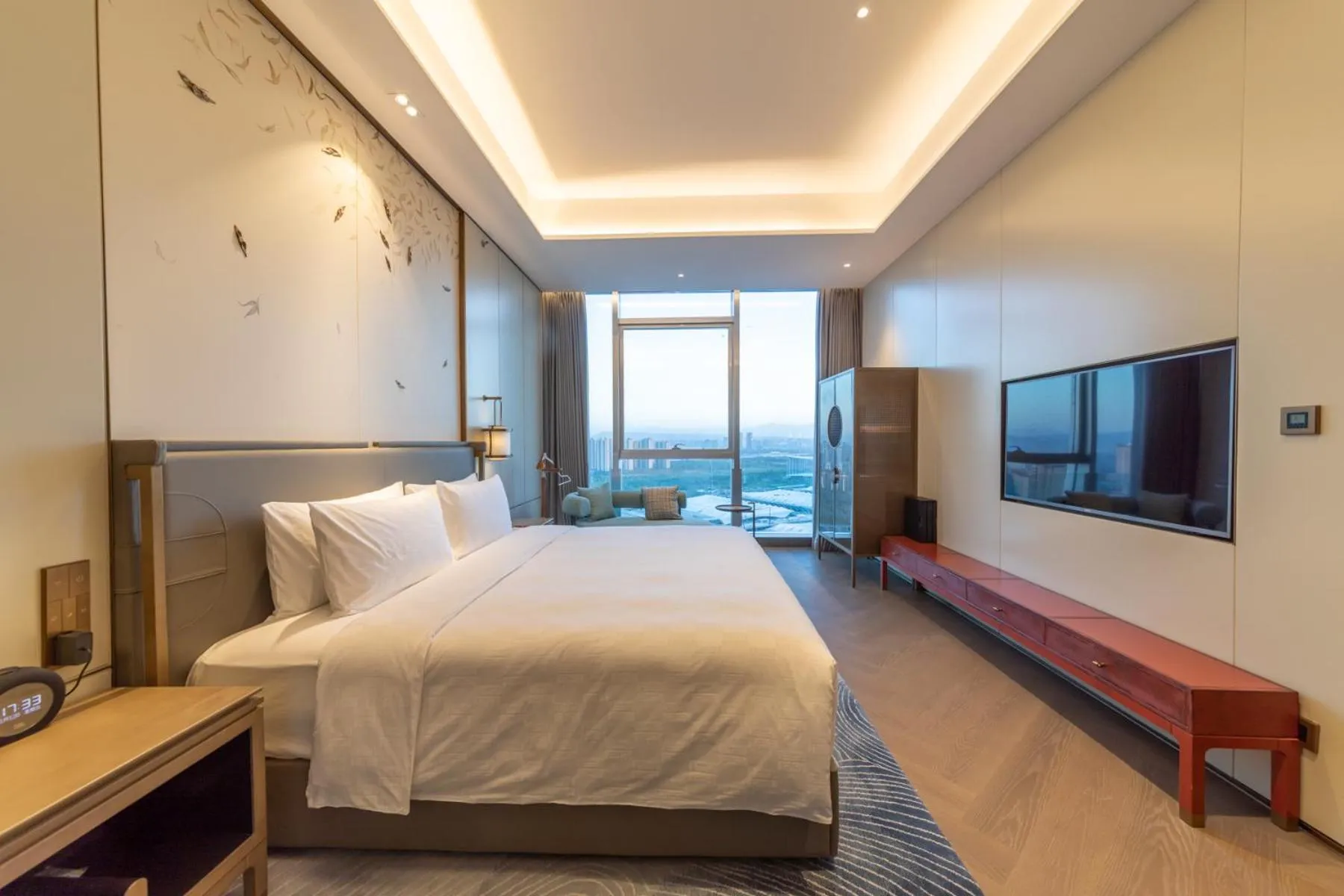 Bedroom, Bed in HUALUXE Xi'an Chanba by IHG-西安浐灞华邑酒店-Near Xi'an International Convention Exhibition Center and Shopping mall and The Romantic show of Xi'an-Free Luggage Storage-English Service