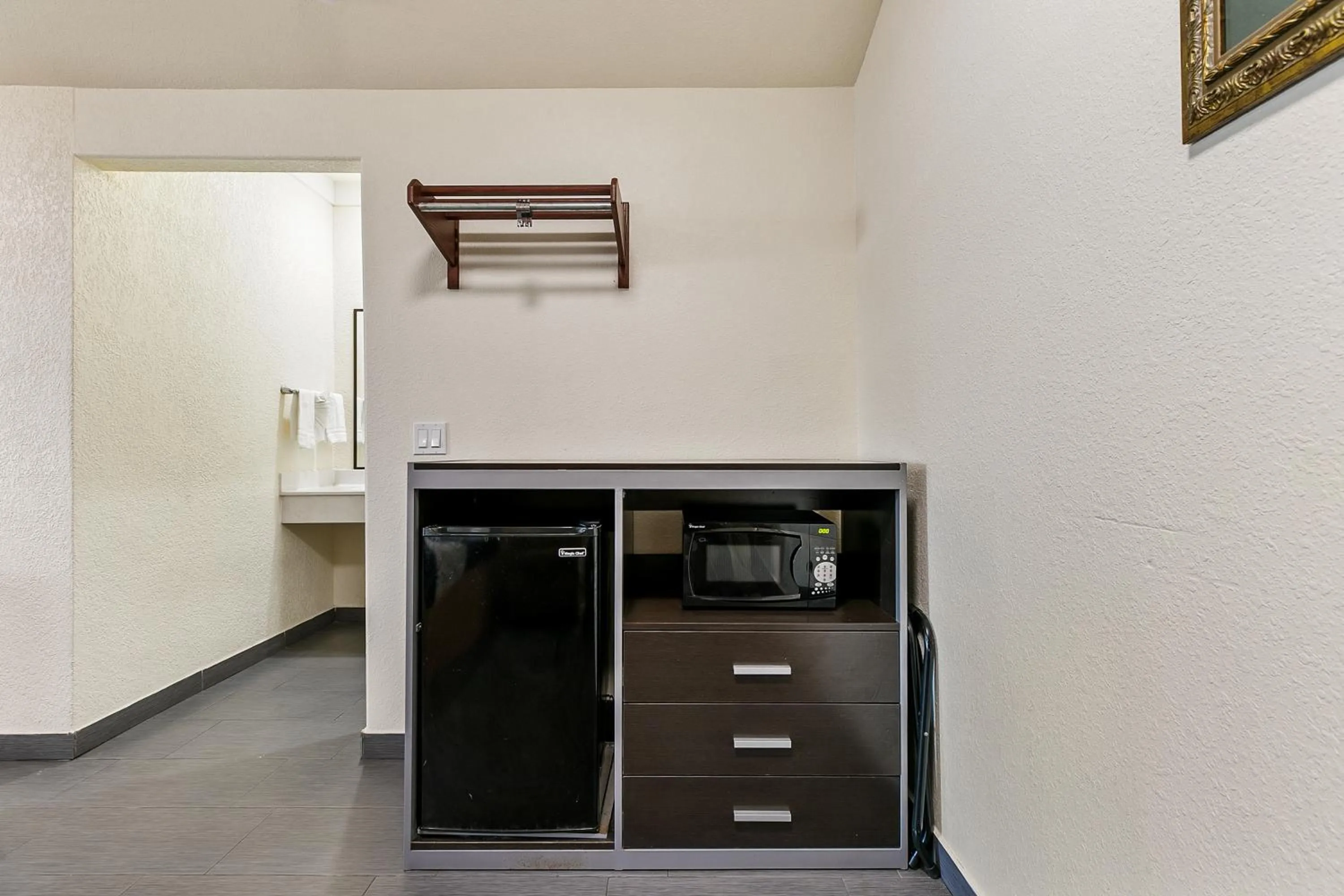 minibar in Lighthouse Inn