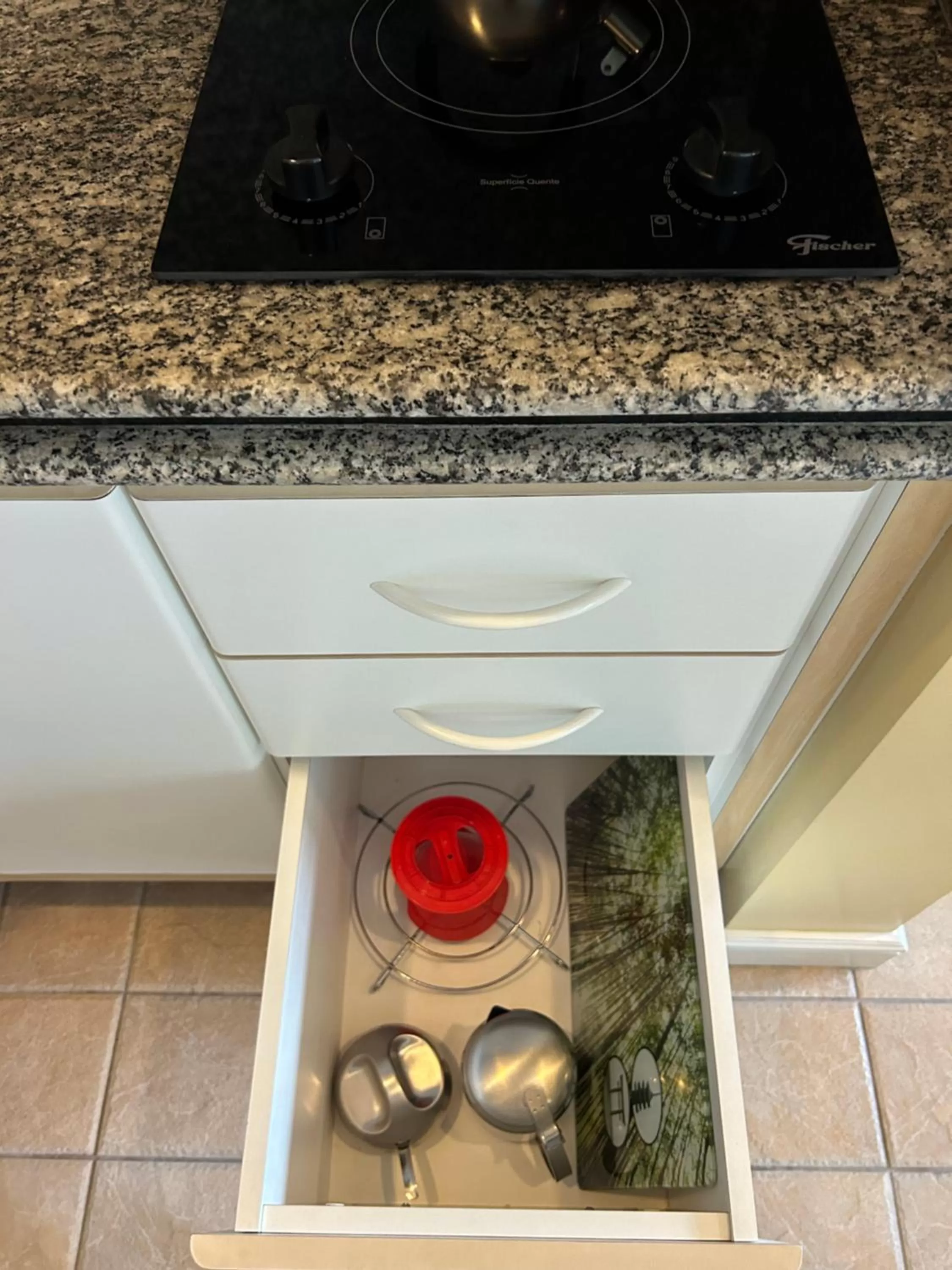 Kitchen or kitchenette in Golfinhos Apart Hotel