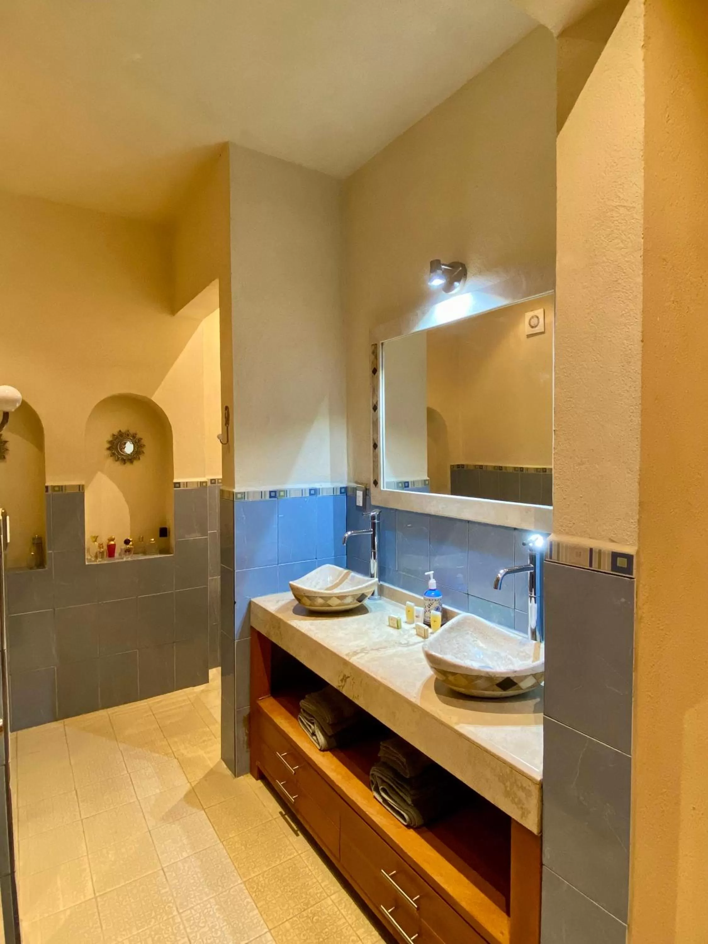 Shower, Bathroom in Hotel Tierra de Sol y Luna