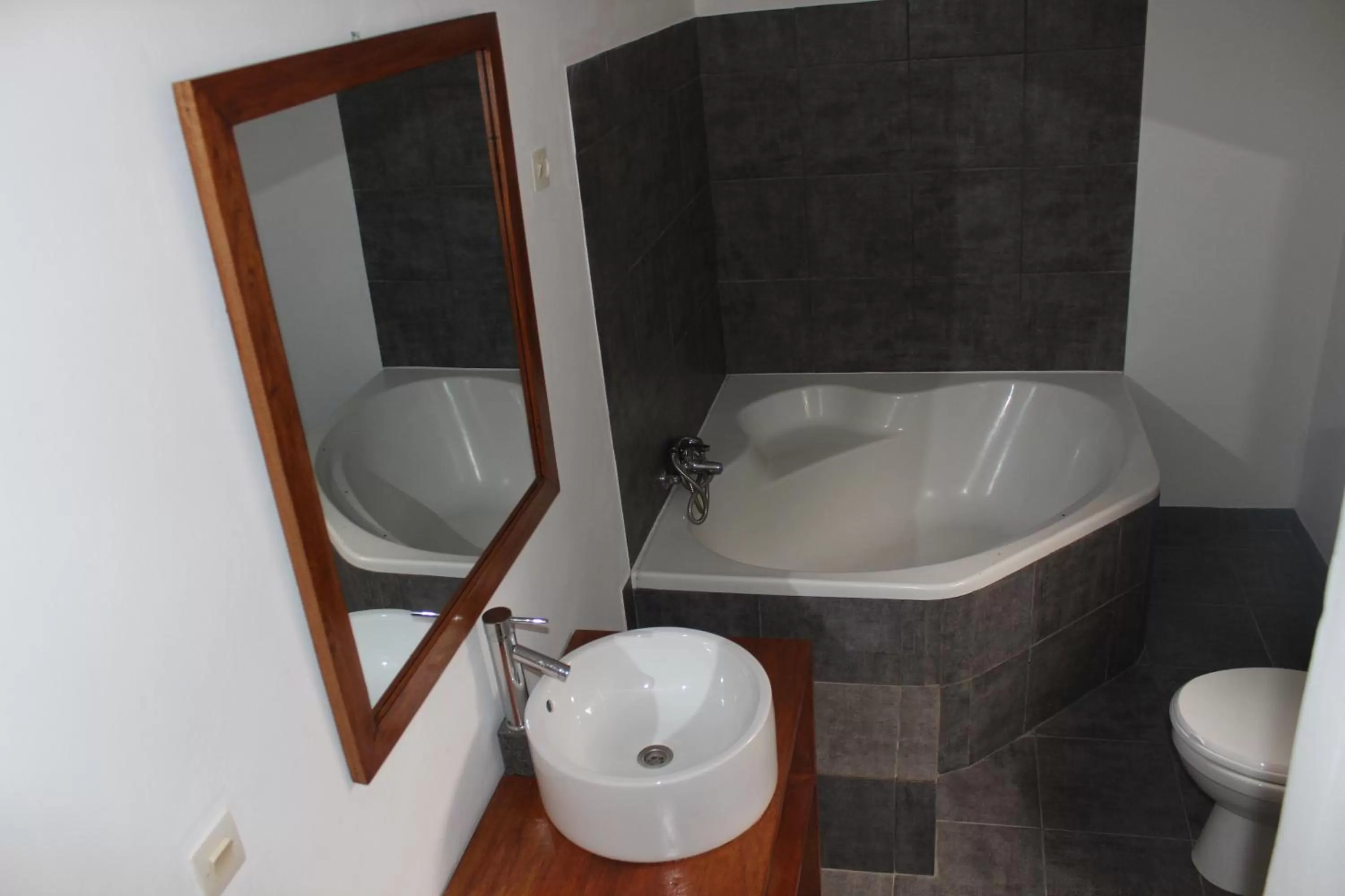 Riviera Garden Hotel Ivato Airport