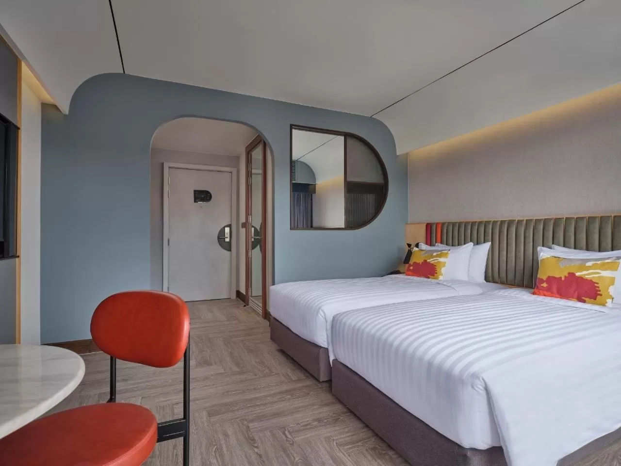 Photo of the whole room, Bed in The Quarter Onnut by UHG