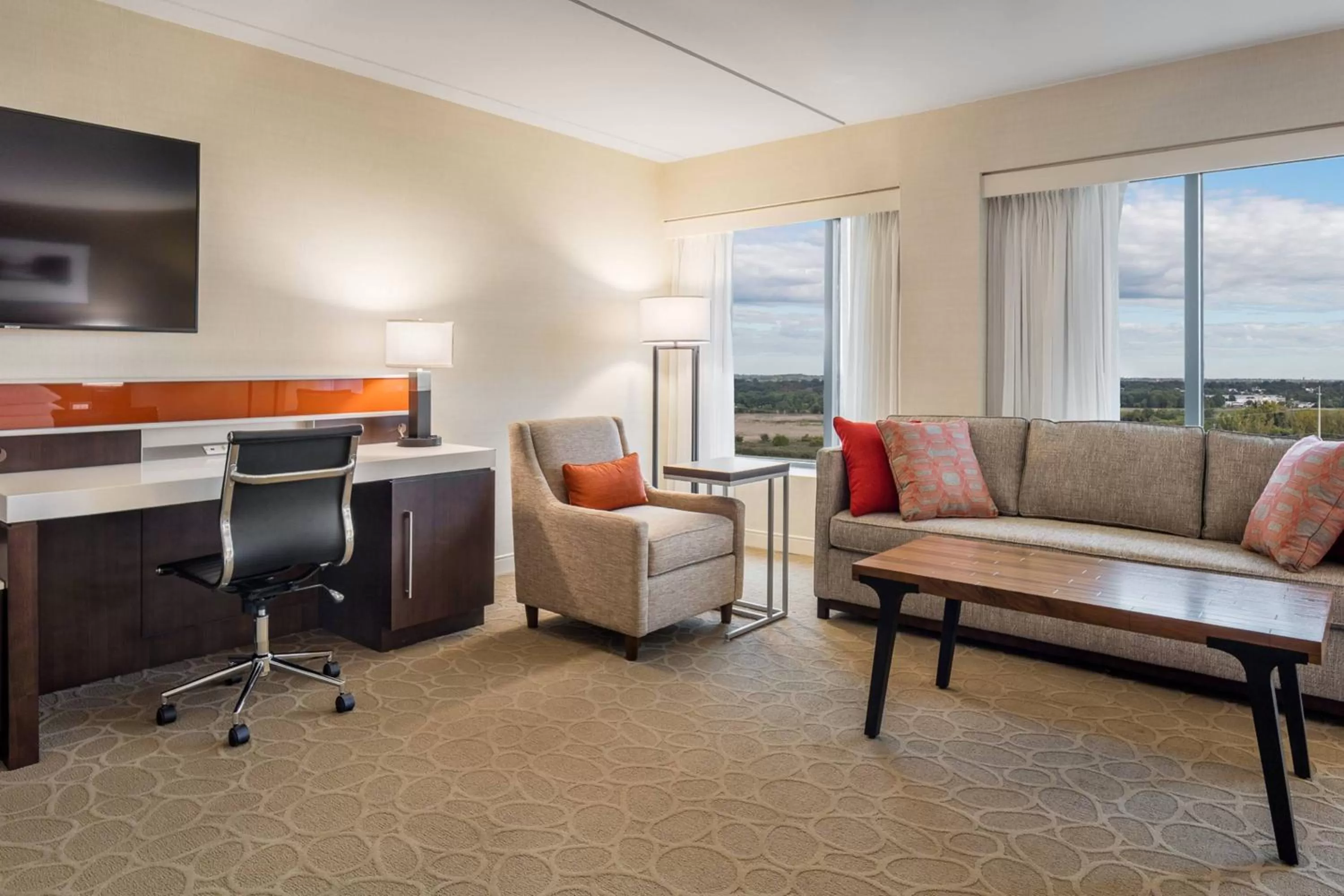 Living room in Delta Hotels by Marriott Philadelphia Airport