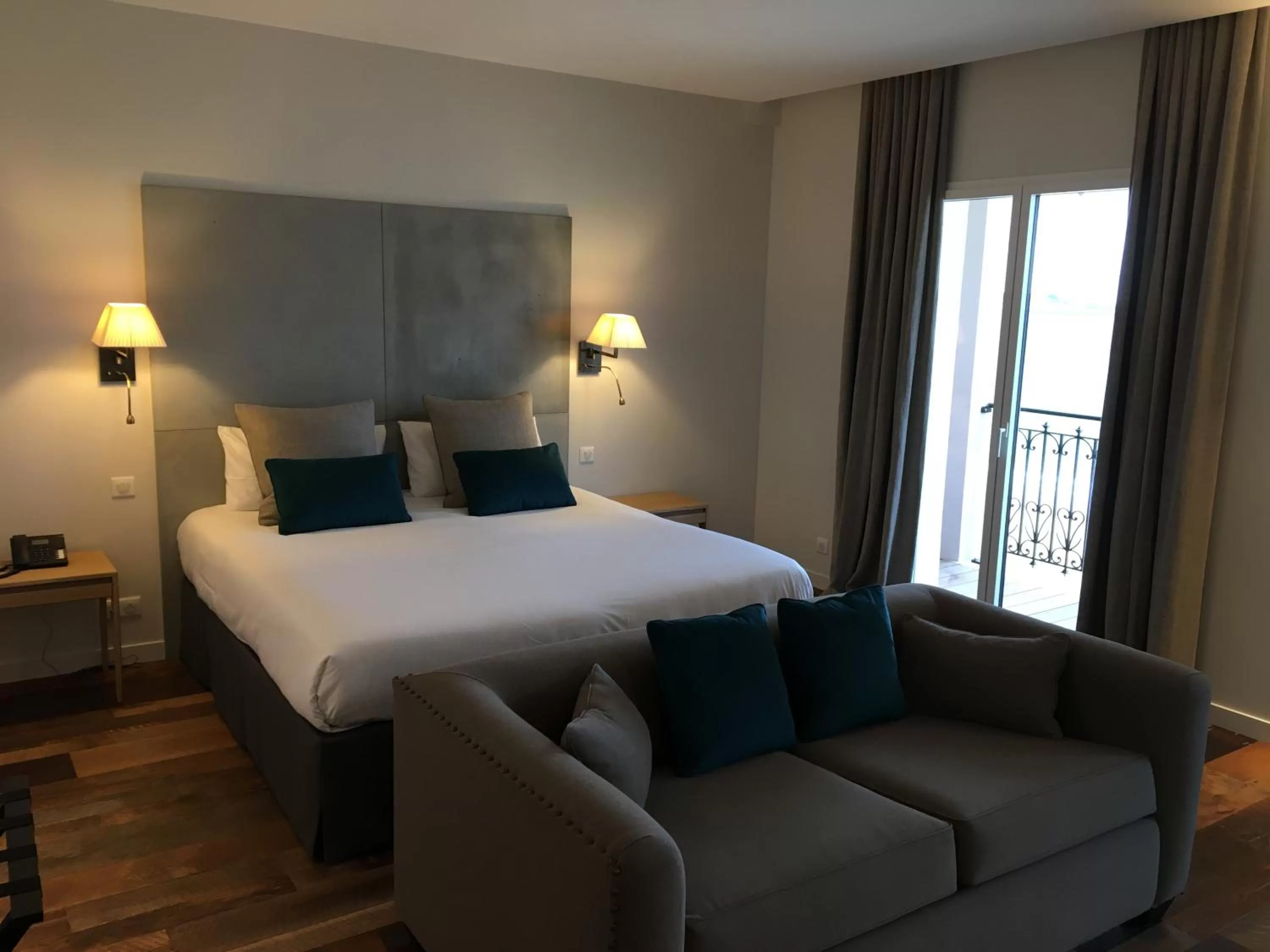 Bedroom, Bed in Hôtel de la Plage - Saint Jean de Luz