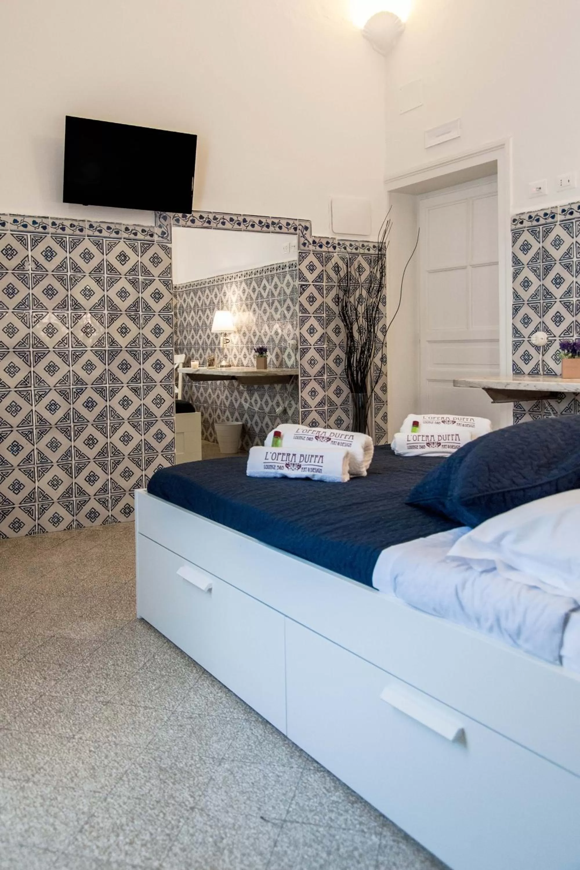 Bed in L'Opera Buffa