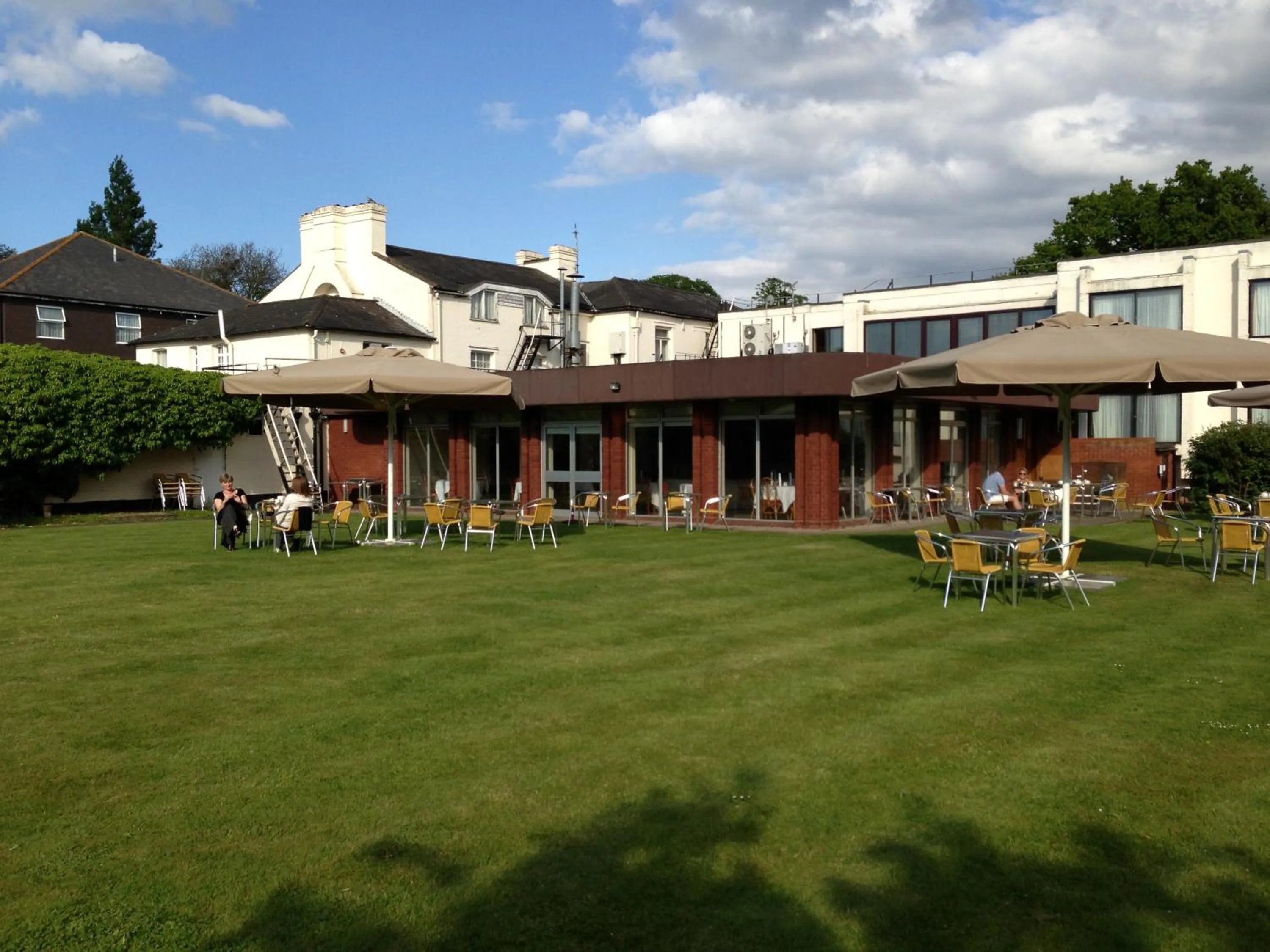 Garden in Best Western Ipswich Hotel