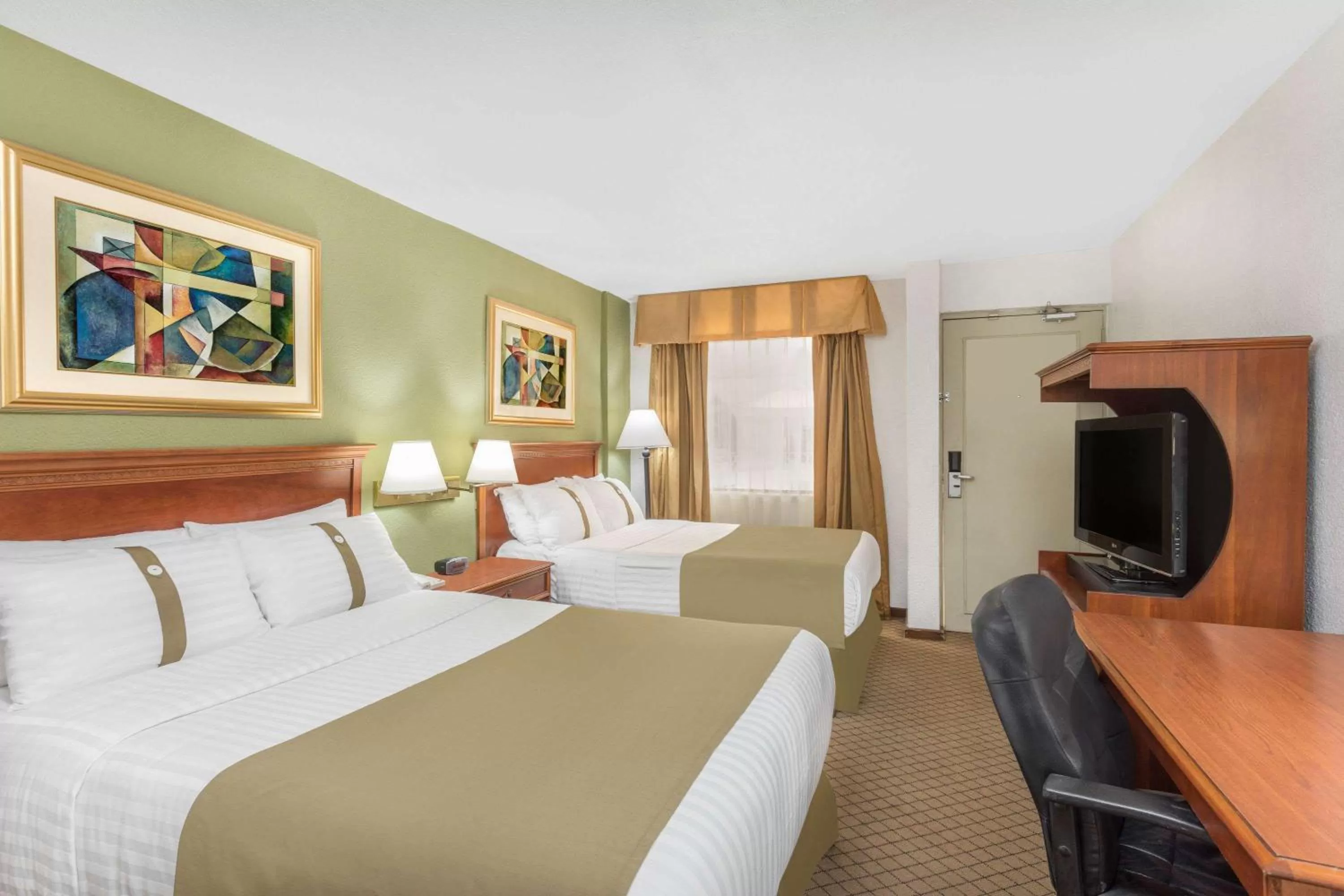 Photo of the whole room, Bed in Wyndham Garden Obregon