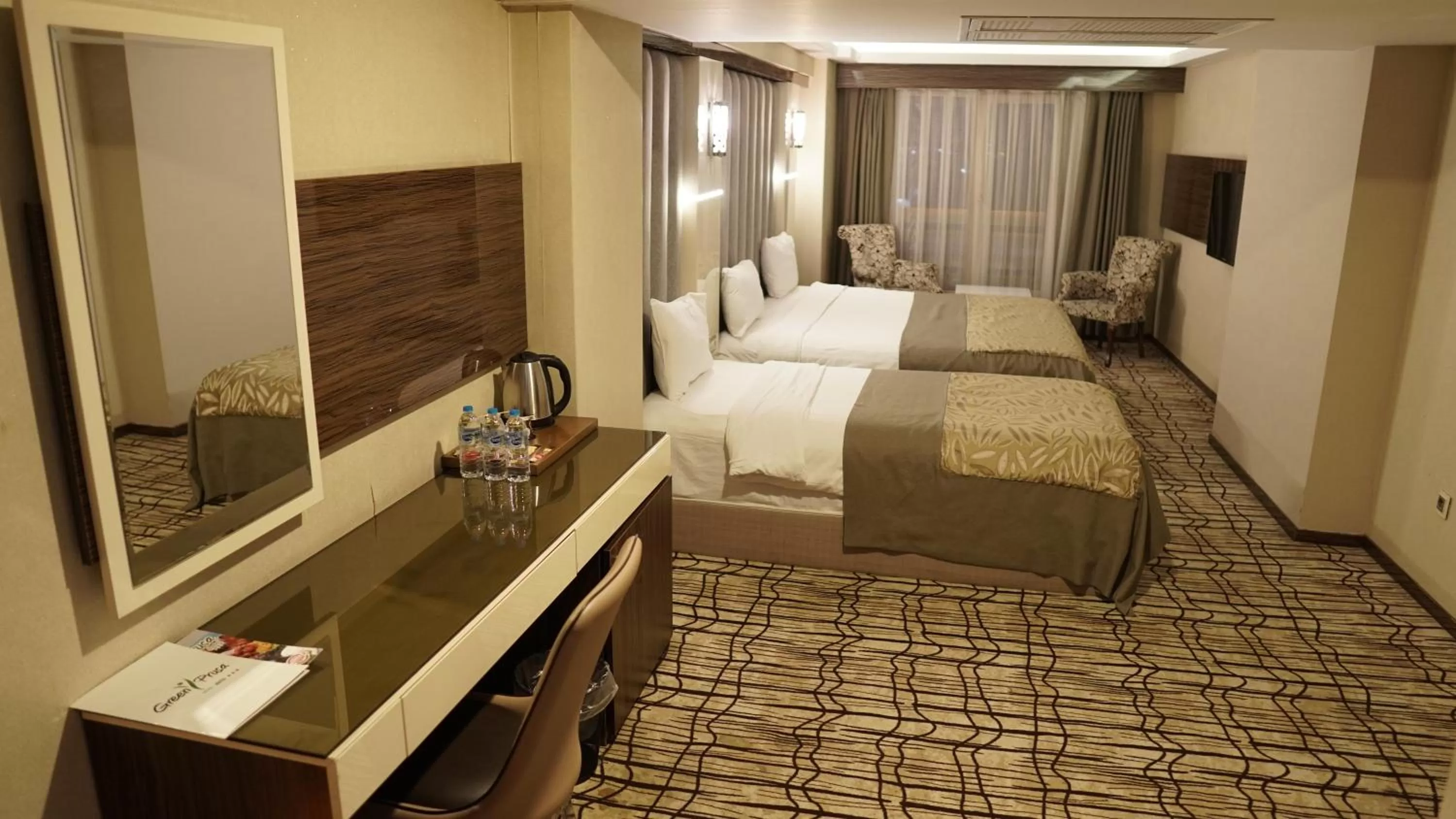 Photo of the whole room, Bed in Green Prusa Hotel