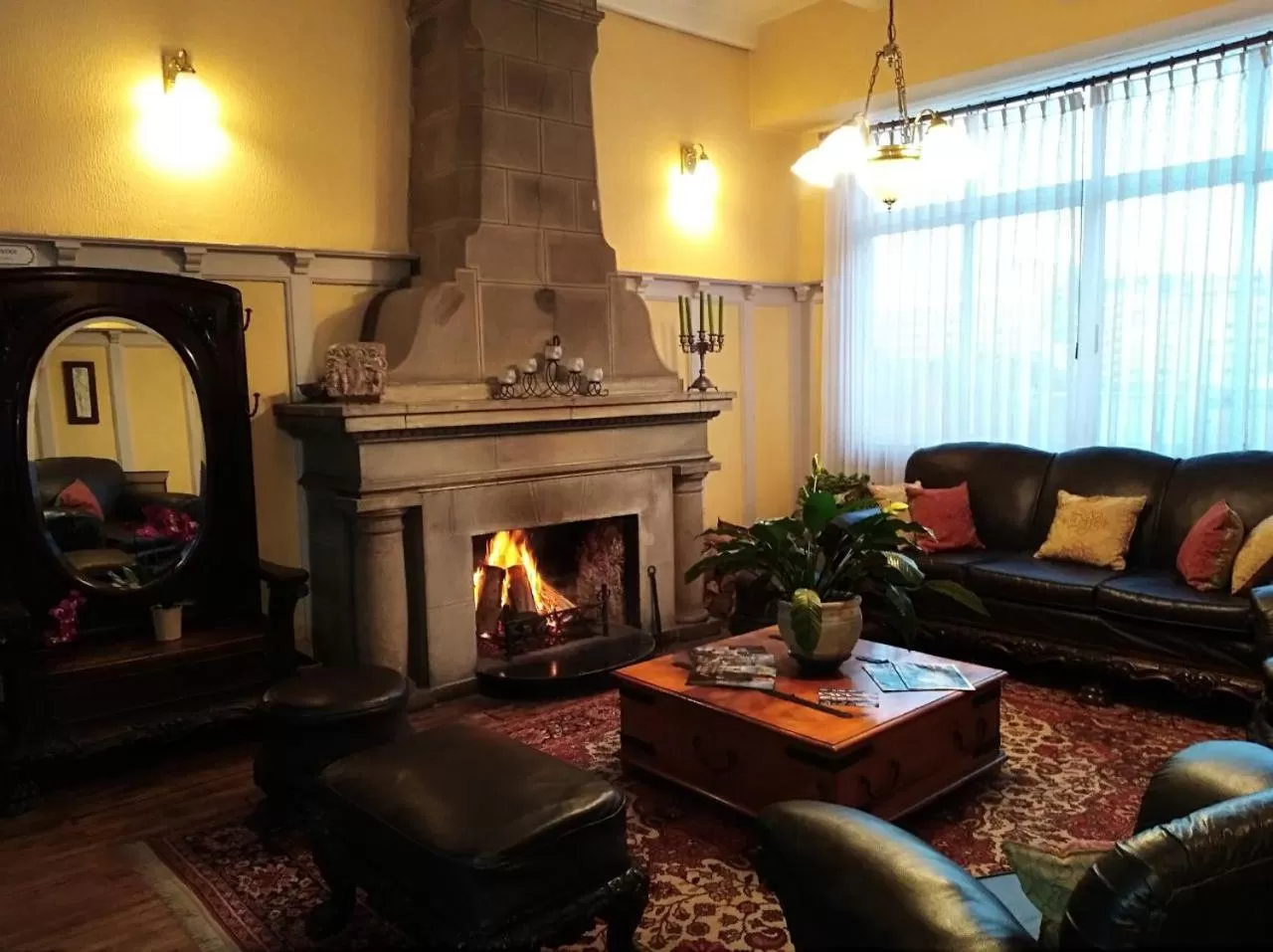 Communal lounge/ TV room in Hotel Vista Hermosa 26