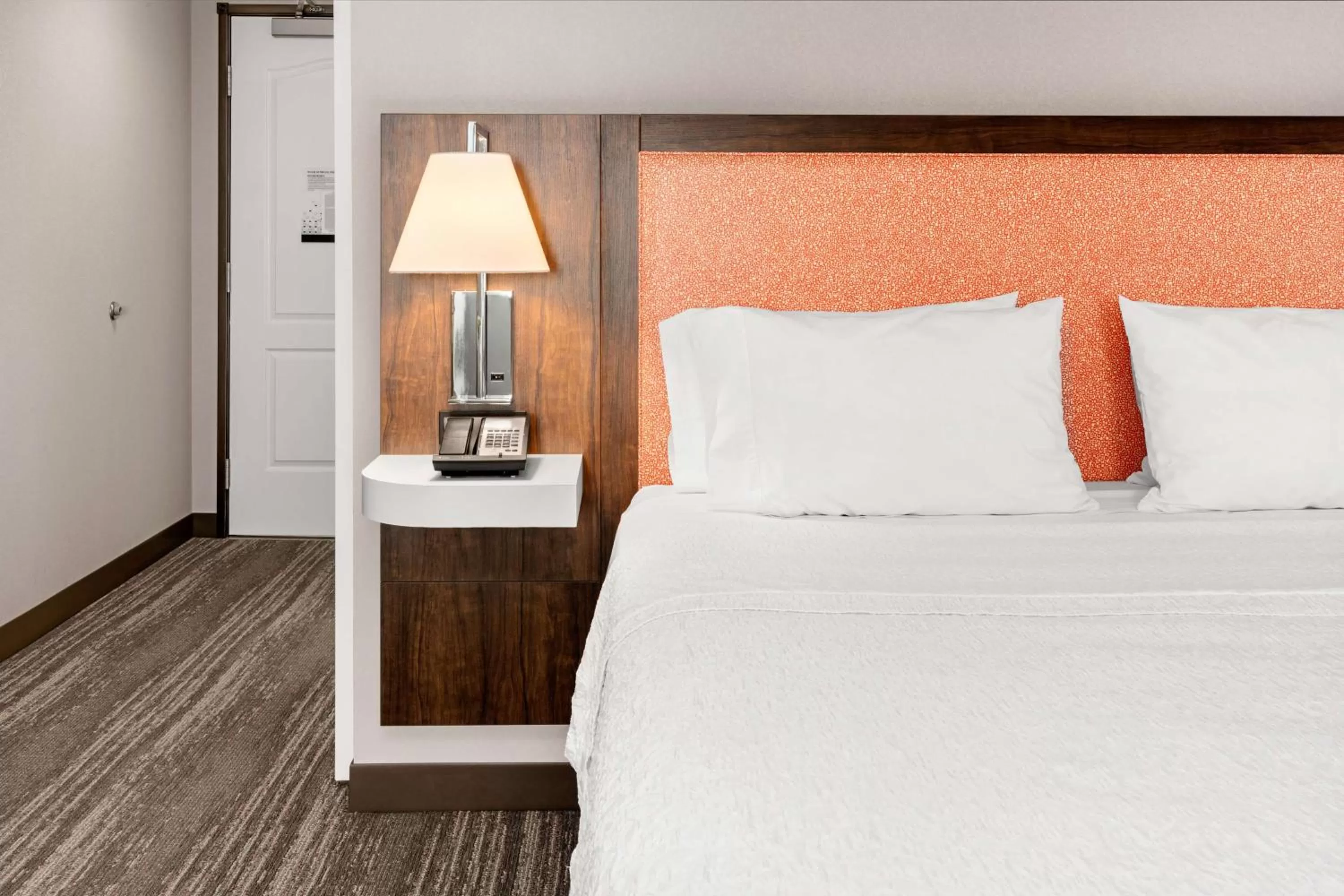 Bed in Hampton Inn & Suites Burlington