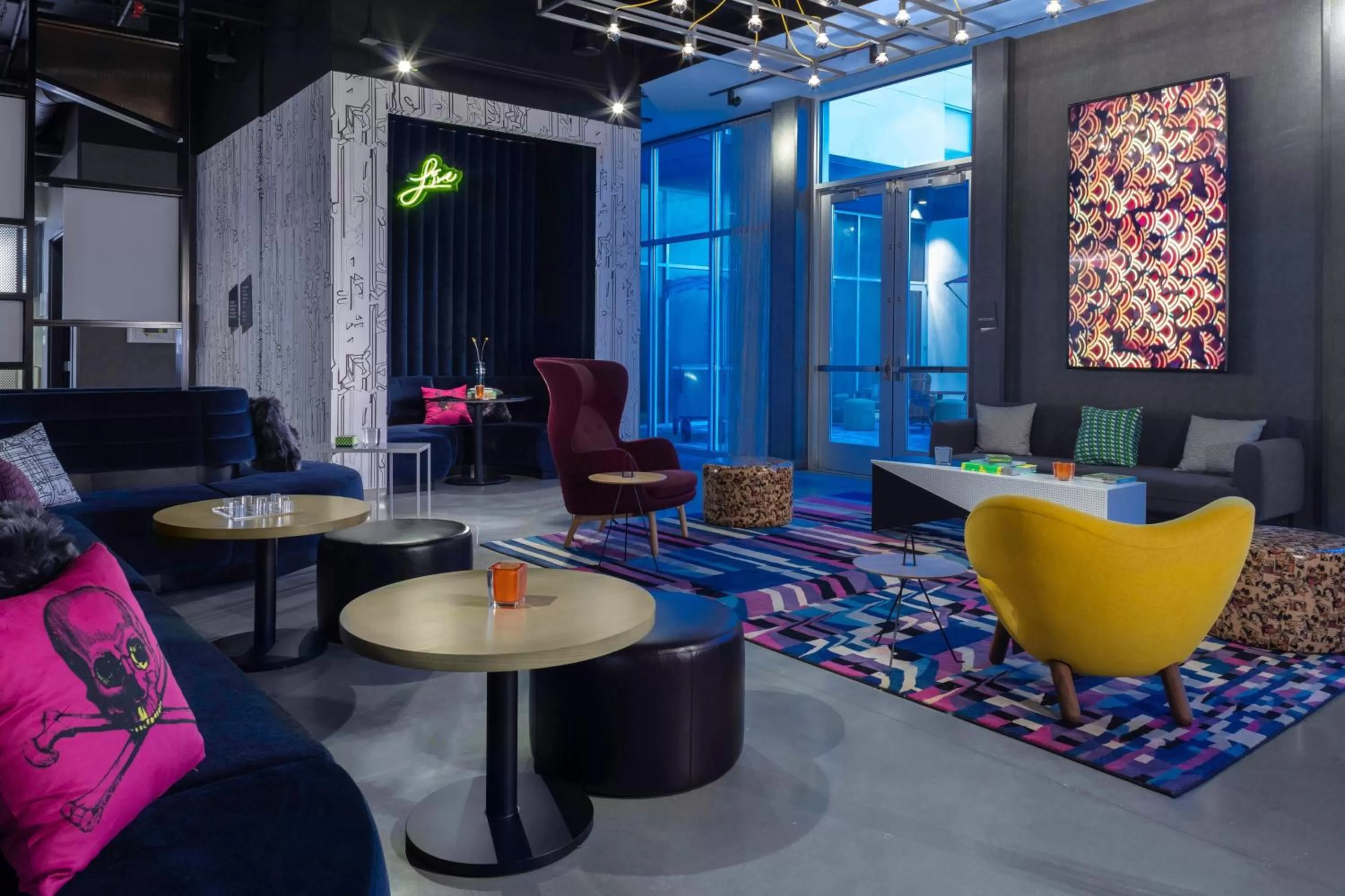 Lobby or reception in Aloft Savannah Airport