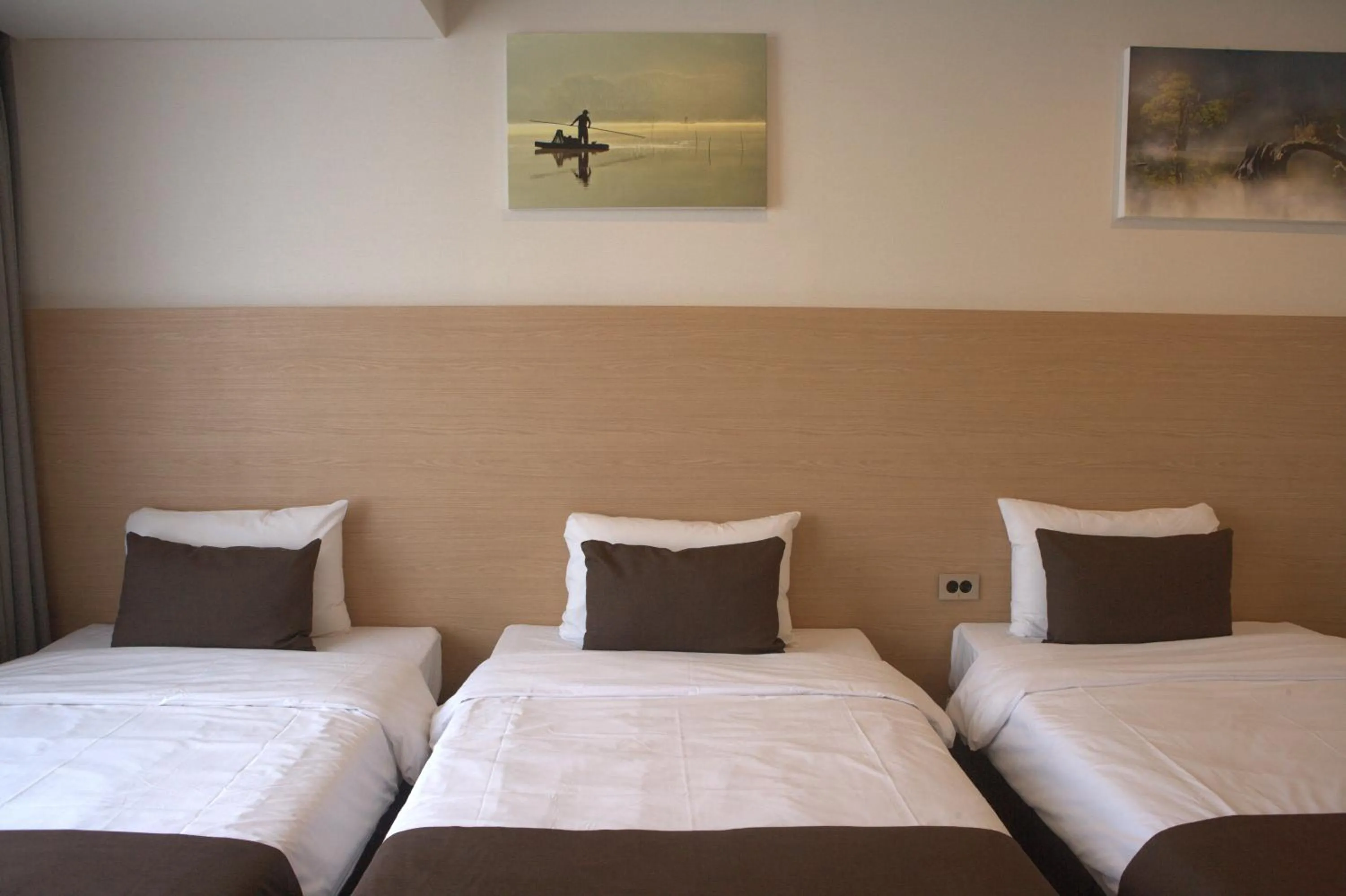 Bed in Benikea Jungmun Hotel