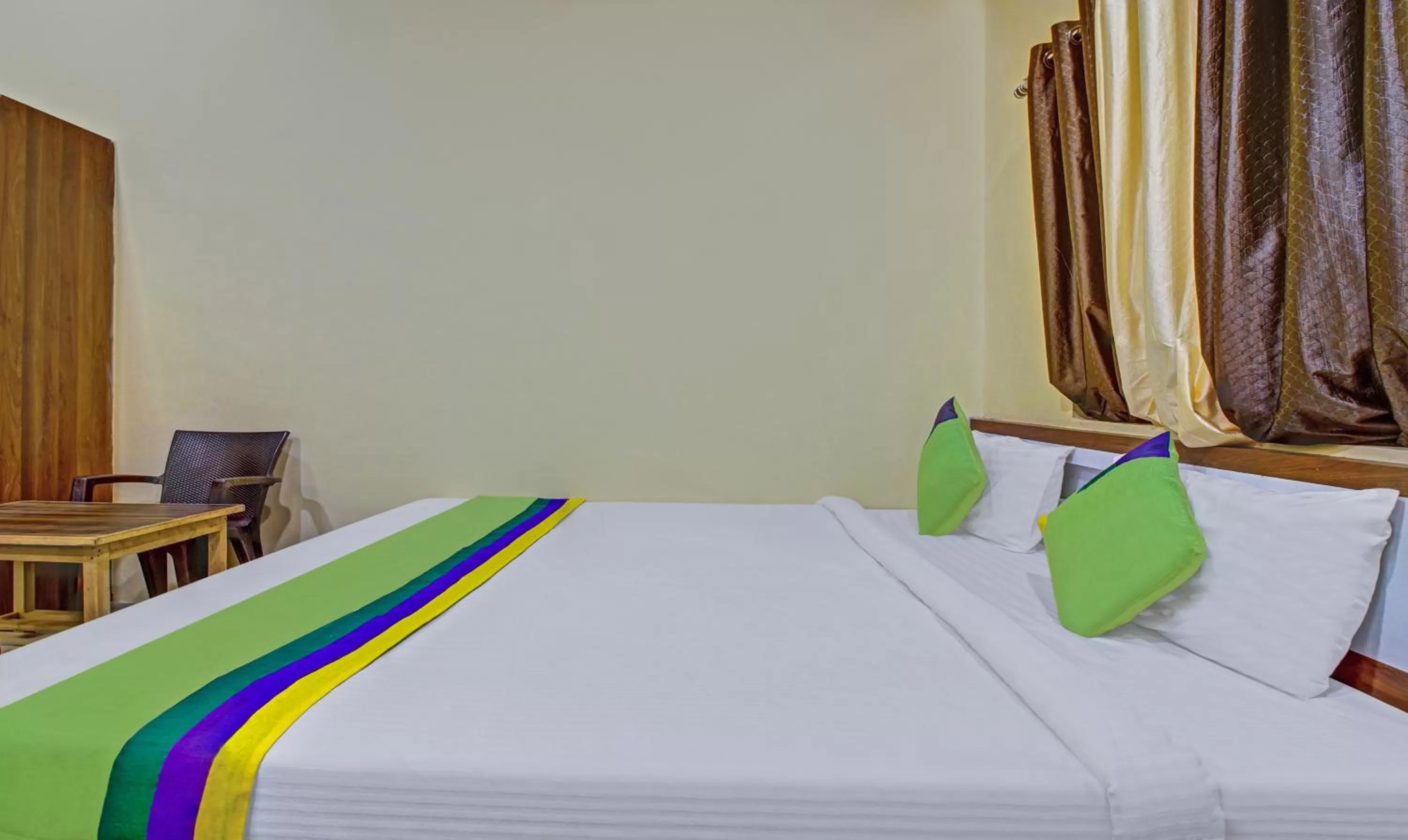 Bed in Treebo Trend Shalimar In The Forest Matheran