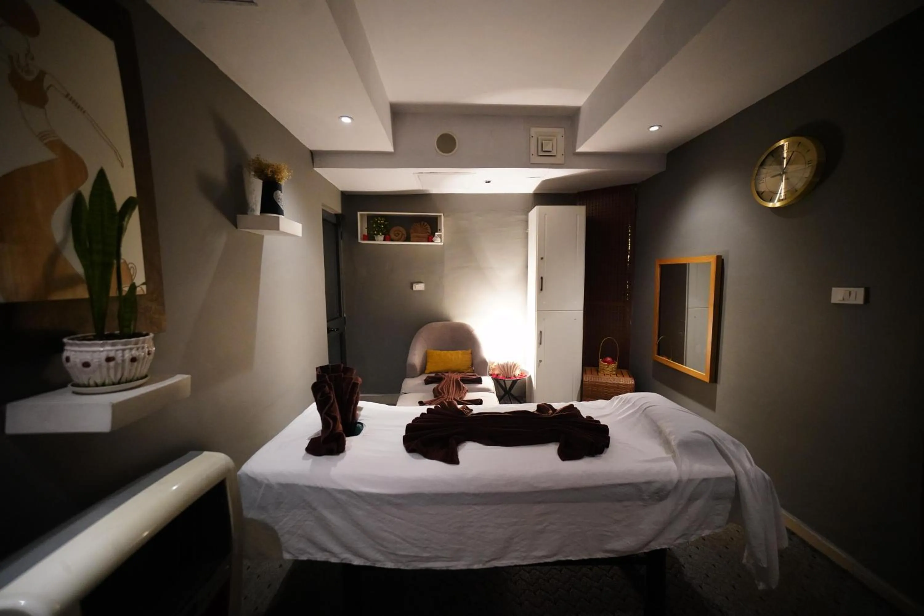 Massage, Bed in Mado Hotel